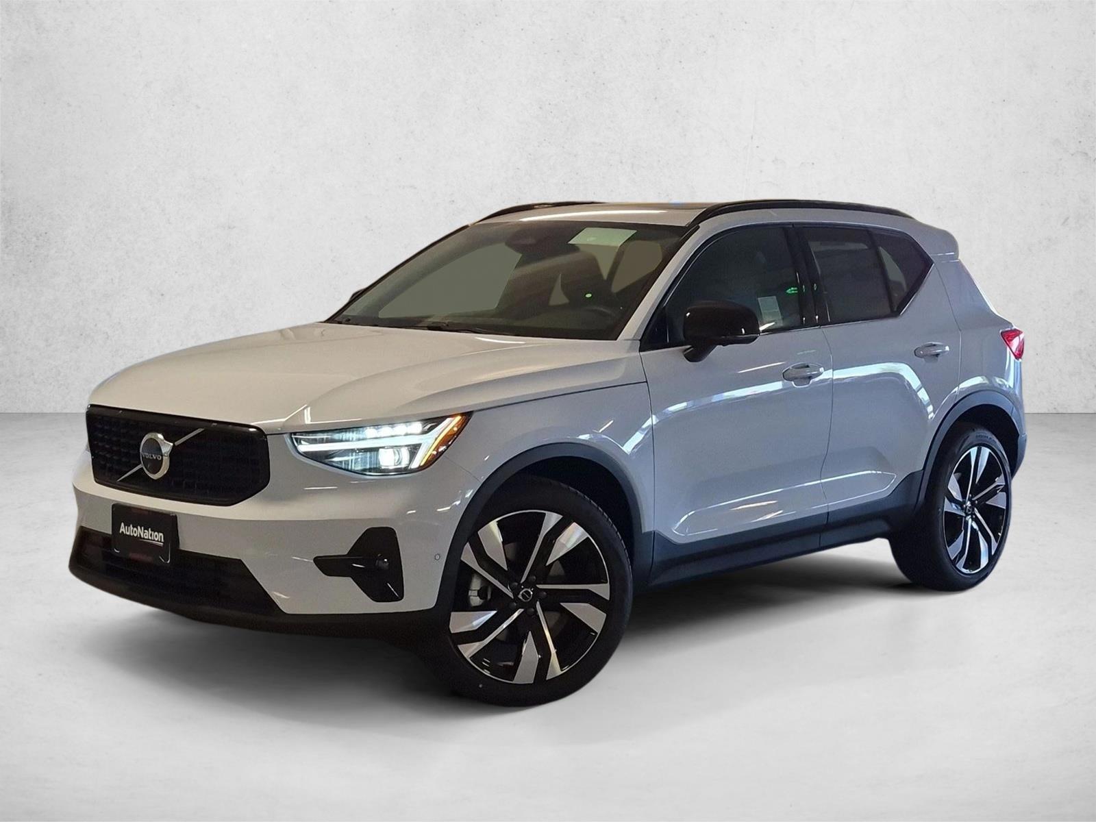 Thumbnail: 2026 Volvo XC40 - 1