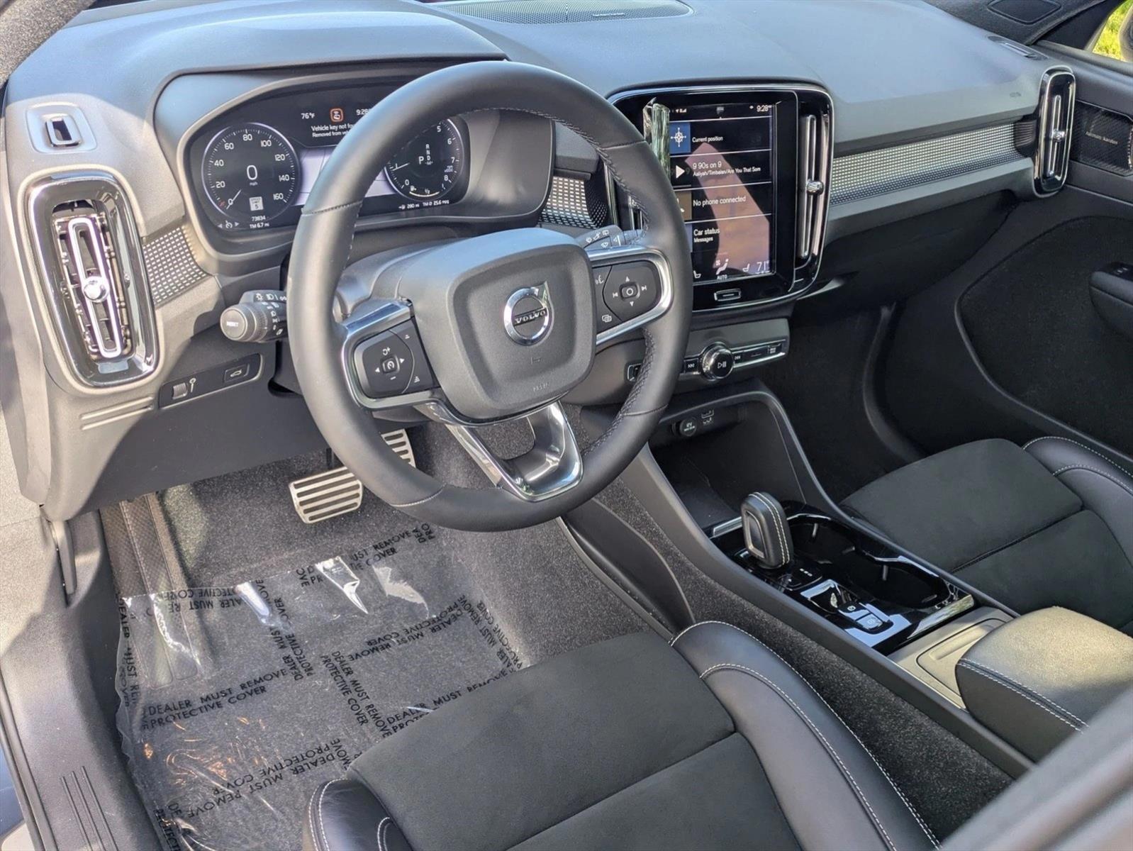 Thumbnail: 2022 Volvo XC40 - 3
