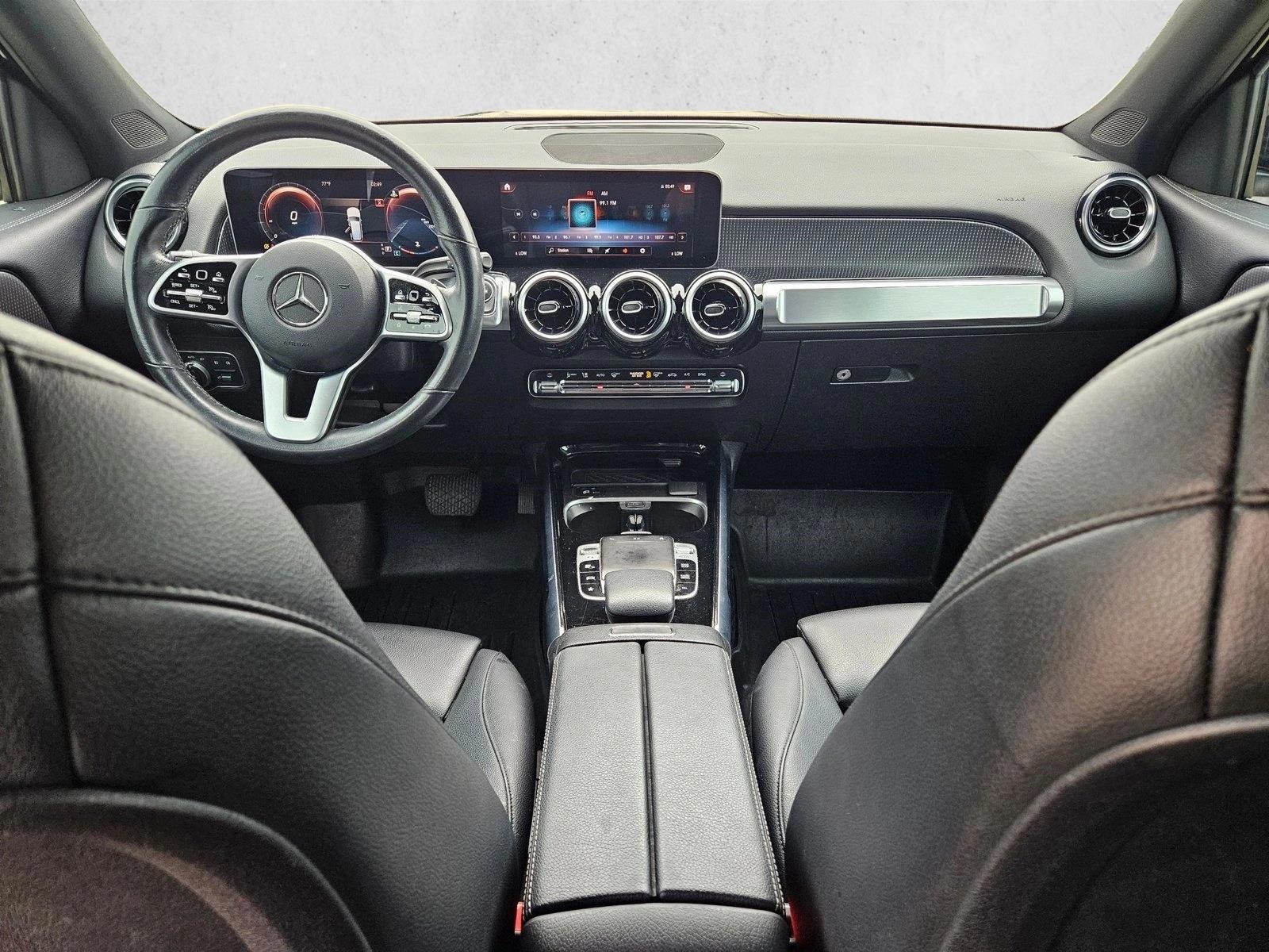 Thumbnail: 2020 Mercedes-Benz GLB - 3