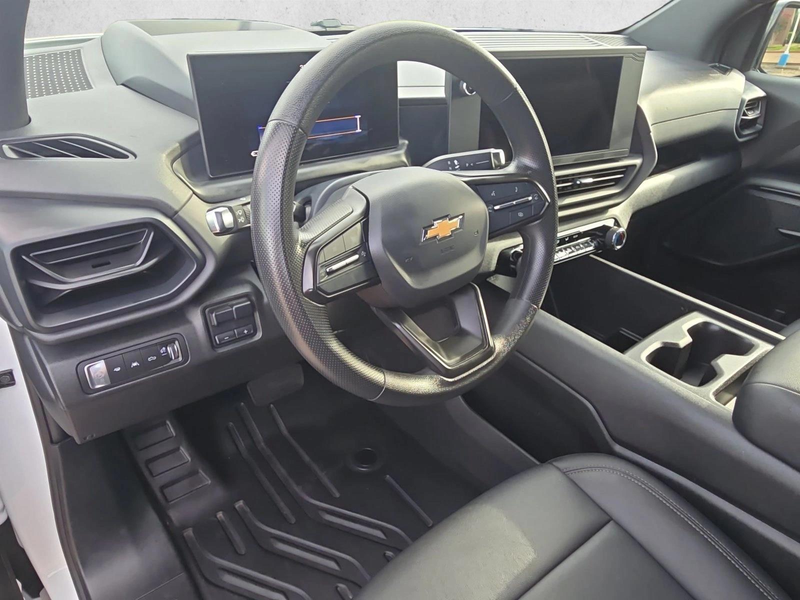 Thumbnail: 2024 Chevrolet Silverado EV - 3