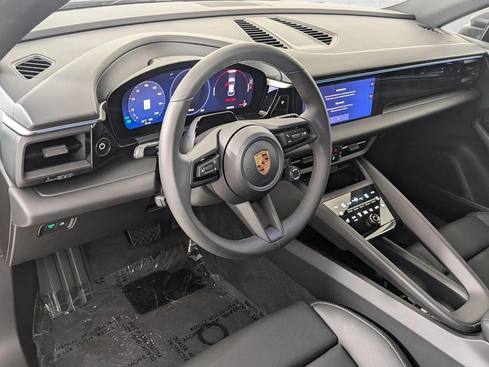Thumbnail: 2026 Porsche Macan - 3