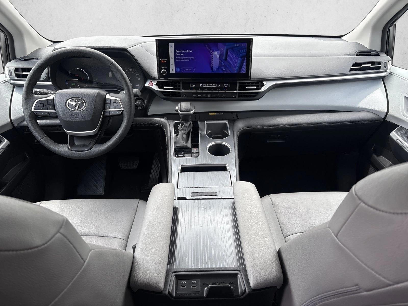 Thumbnail: 2026 Toyota Sienna - 3
