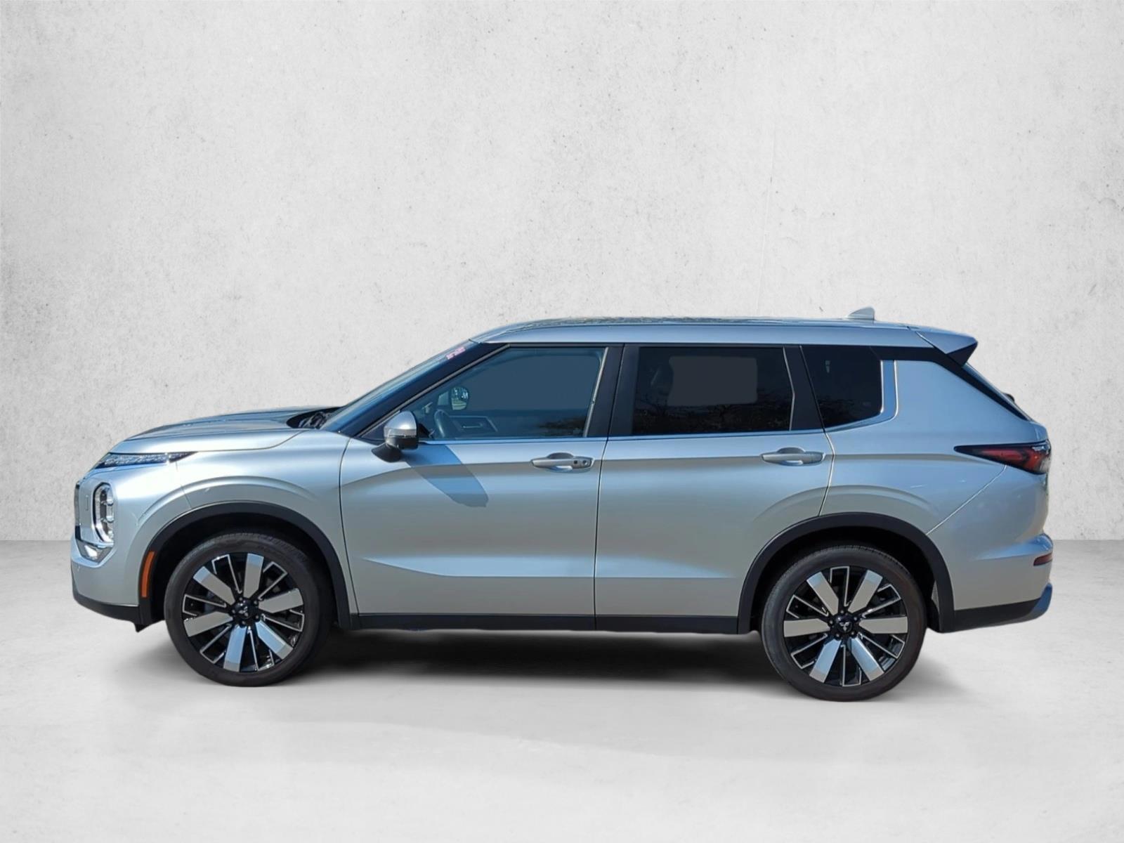 Thumbnail: 2025 Mitsubishi Outlander - 2