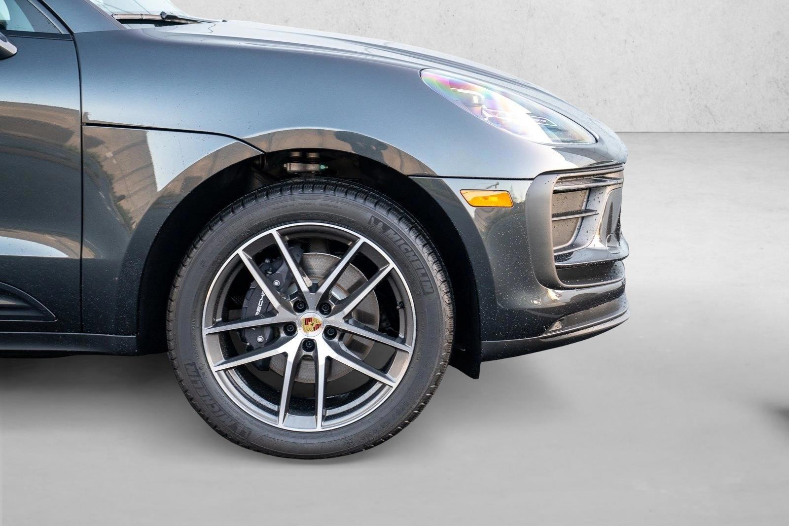 2026 Porsche Macan T - Photo 9