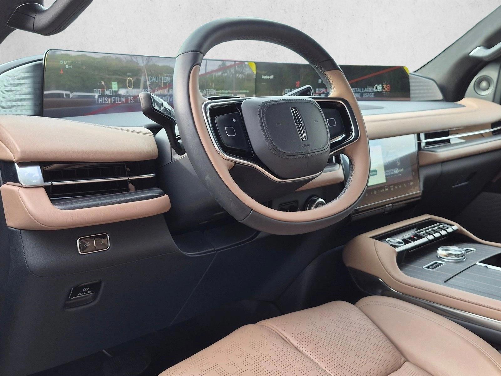 Thumbnail: 2026 Lincoln Navigator - 3