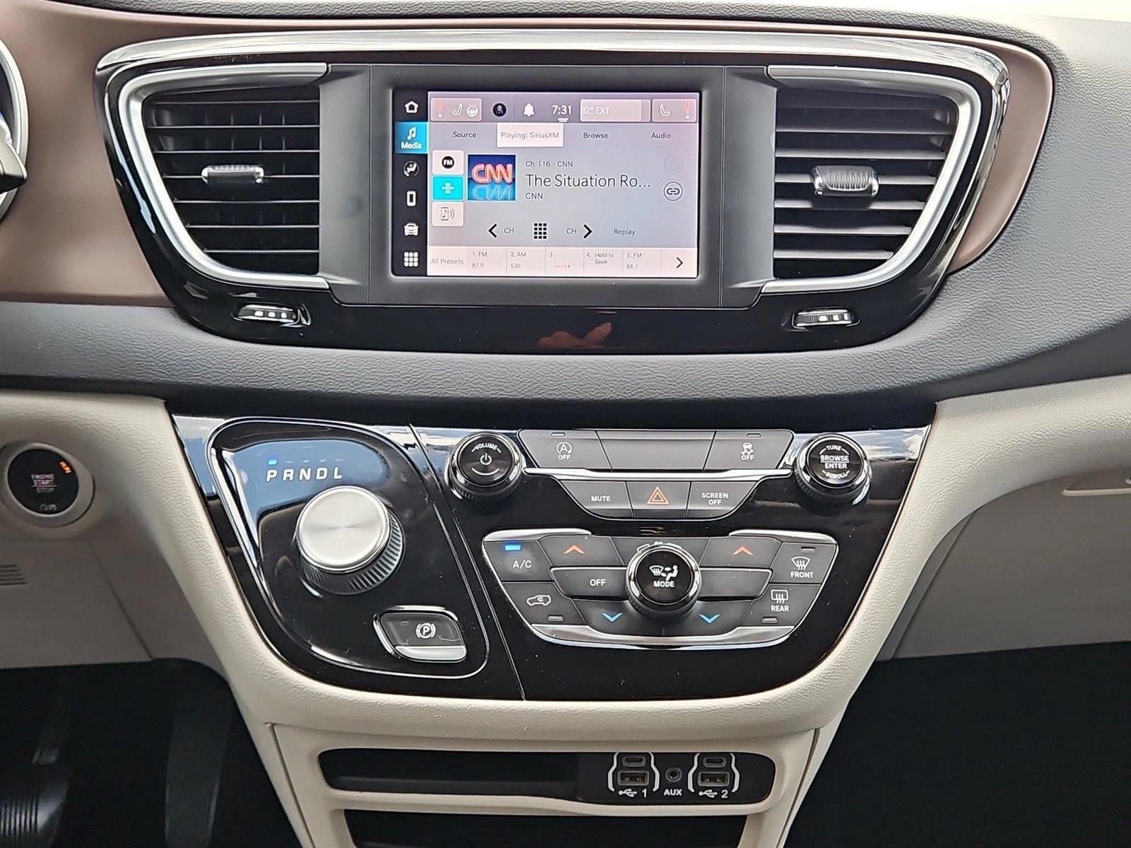 2022 Chrysler Voyager LX - Photo 14