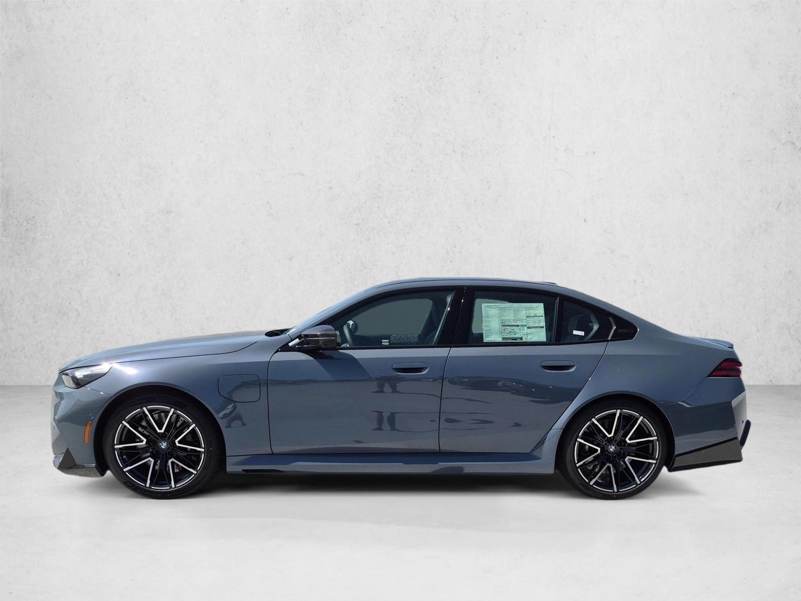 Thumbnail: 2027 BMW M5 - 2