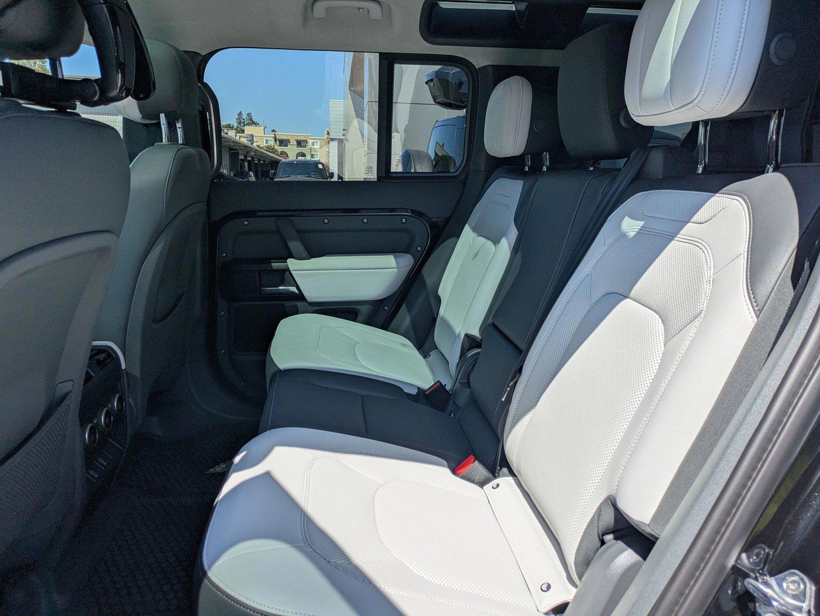 2026 Land Rover Defender X - Photo 20