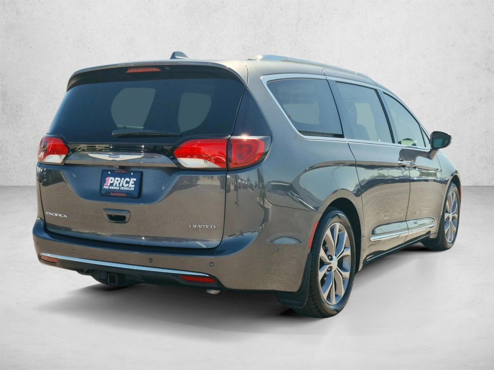2018 Chrysler Pacifica Limited - Photo 5