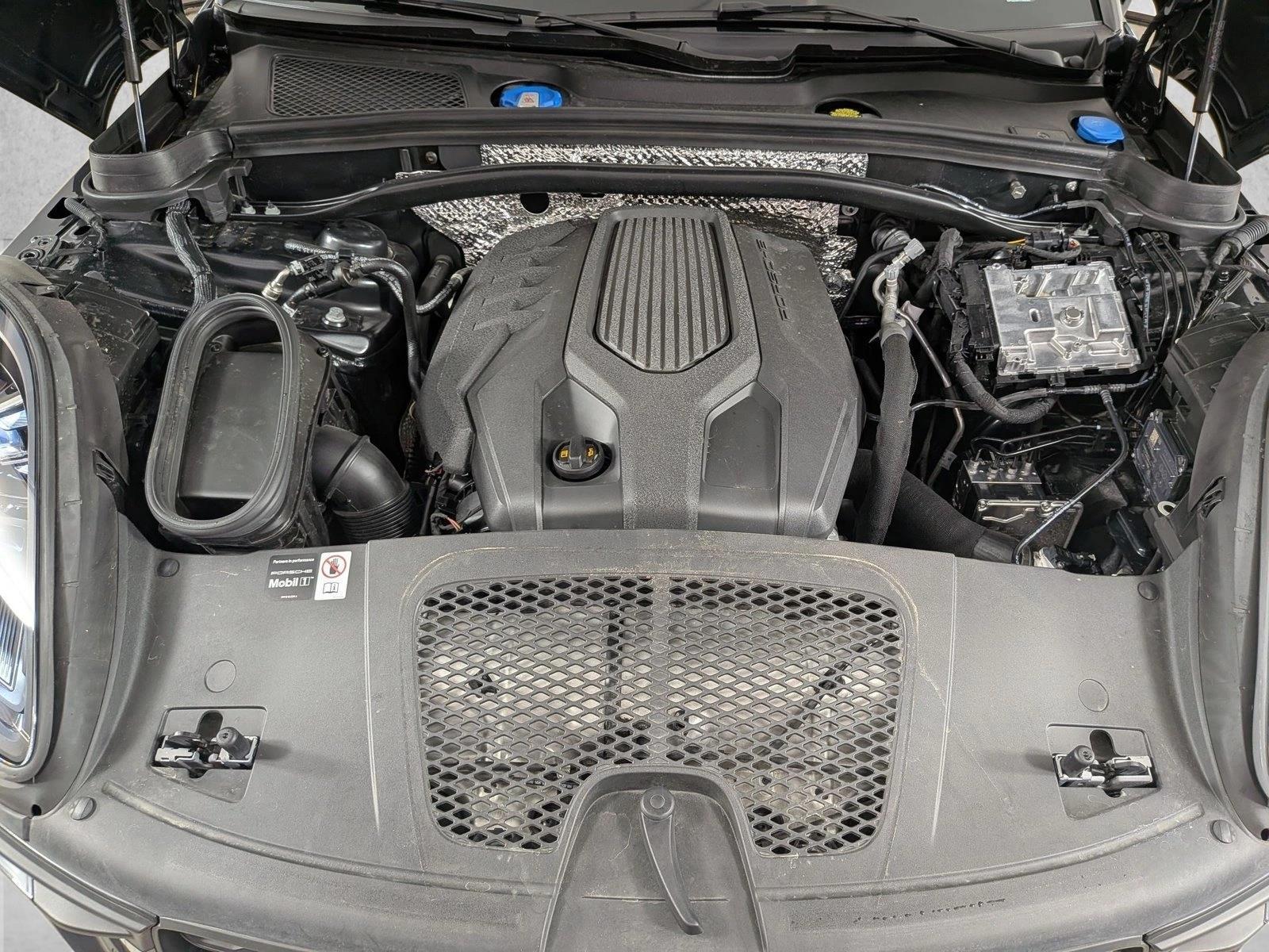 2026 Porsche Macan T - Photo 27