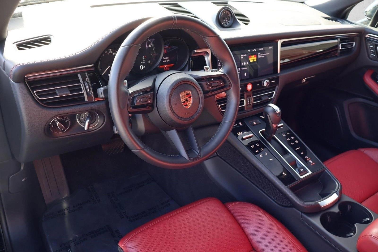 Thumbnail: 2025 Porsche Macan - 3