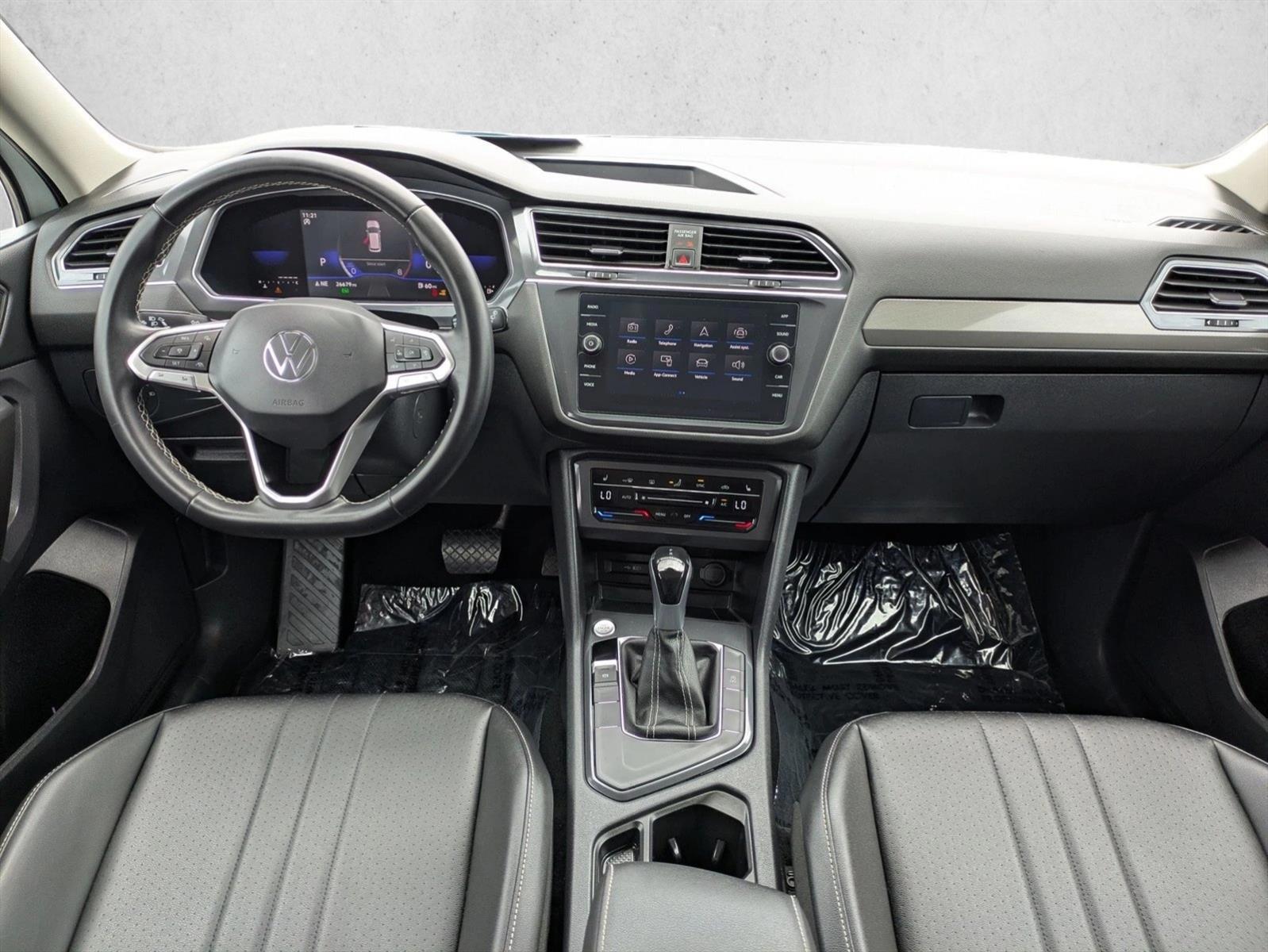 Thumbnail: 2022 Volkswagen Tiguan - 3