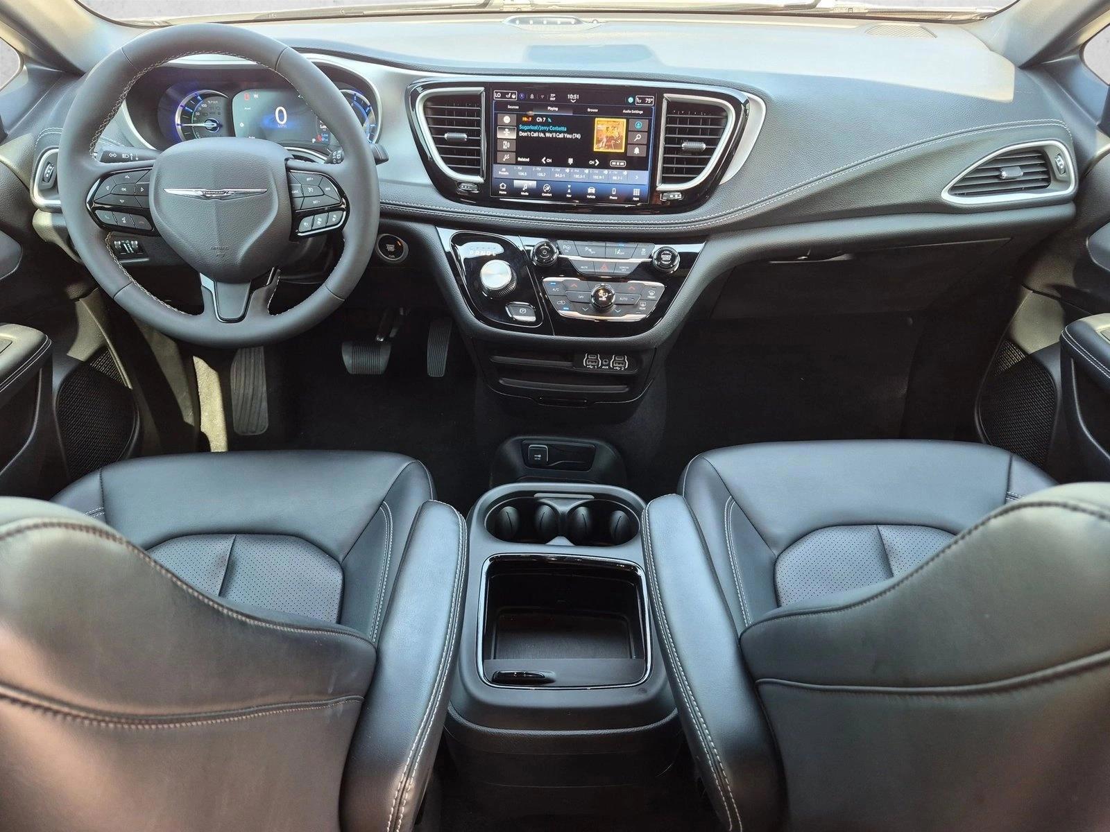 Thumbnail: 2024 Chrysler Pacifica - 3