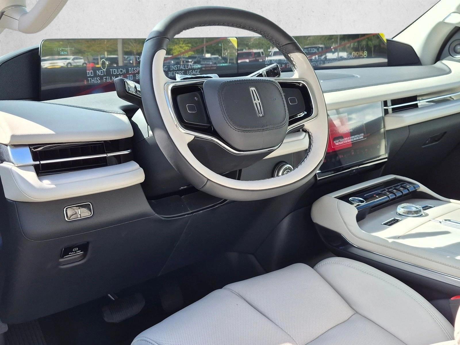Thumbnail: 2026 Lincoln Navigator - 3