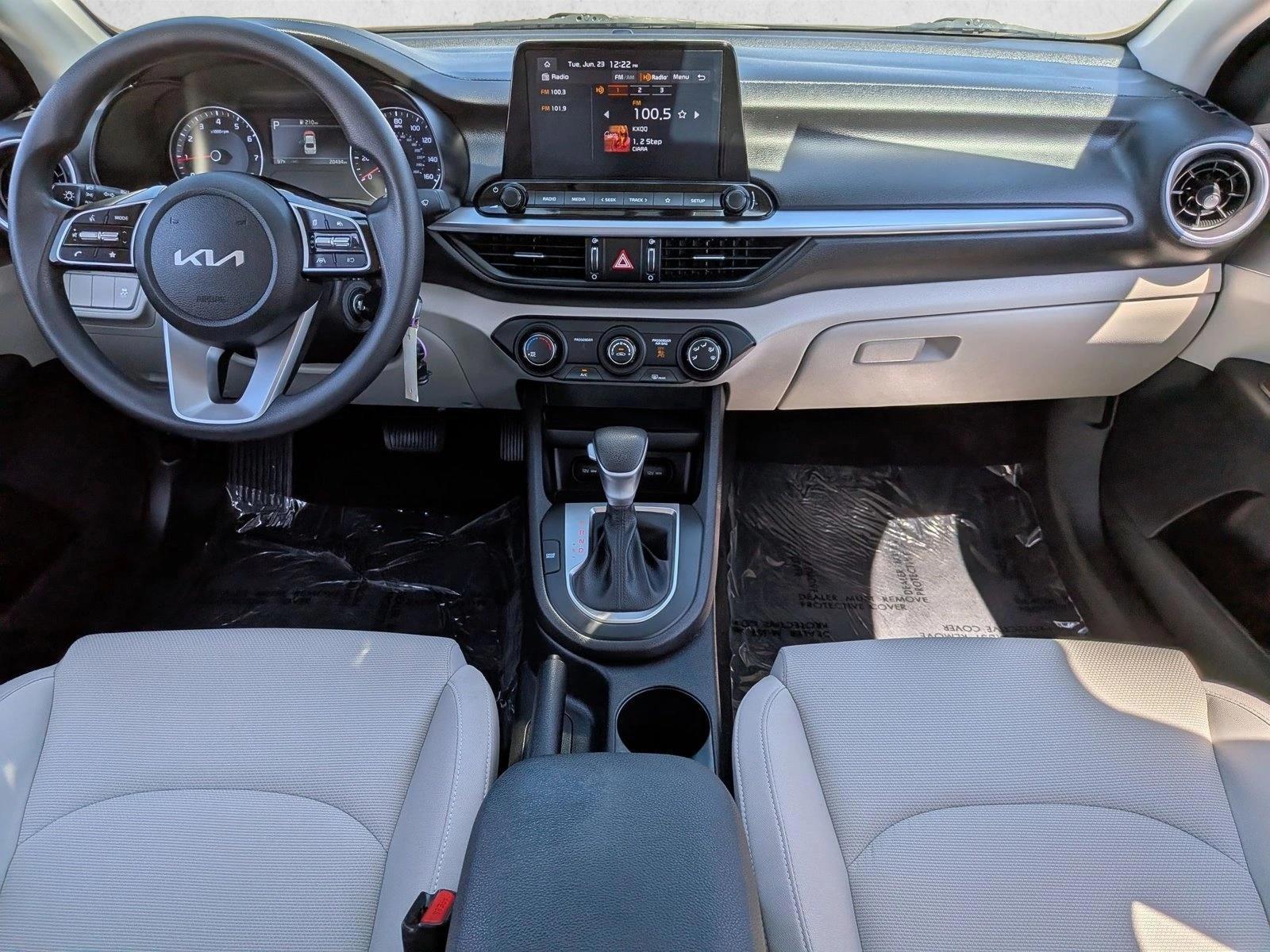 Thumbnail: 2022 Kia Forte - 3