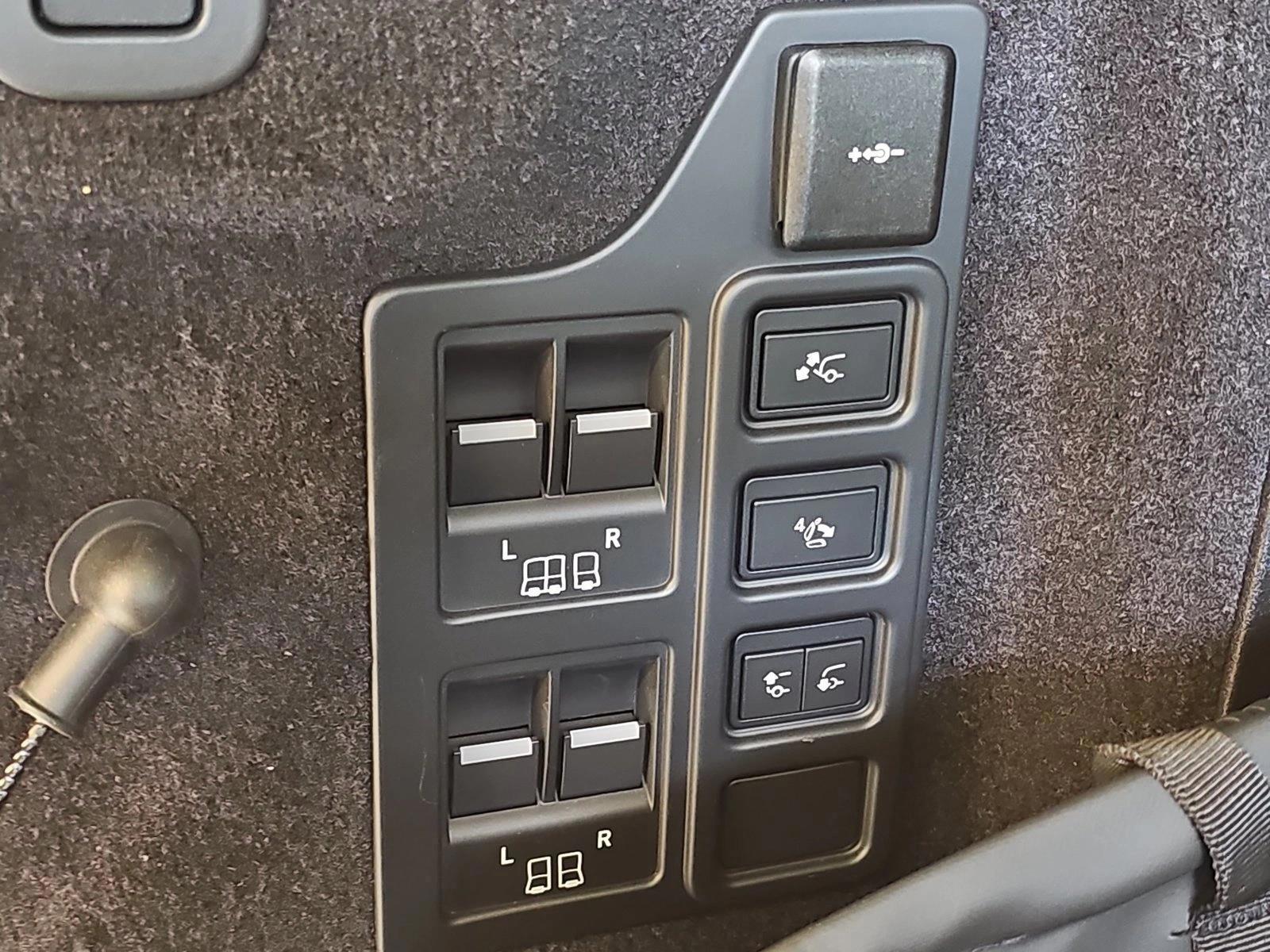 2025 Land Rover Discovery Dynamic SE - Photo 14