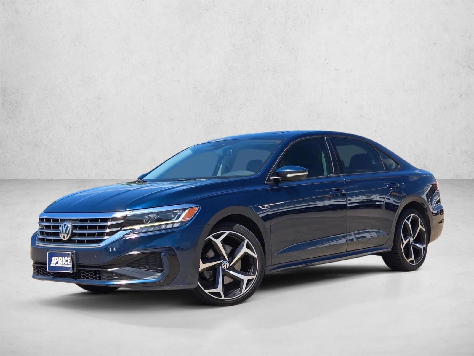 2020 Volkswagen Passat 2.0T R-Line Auto's photo