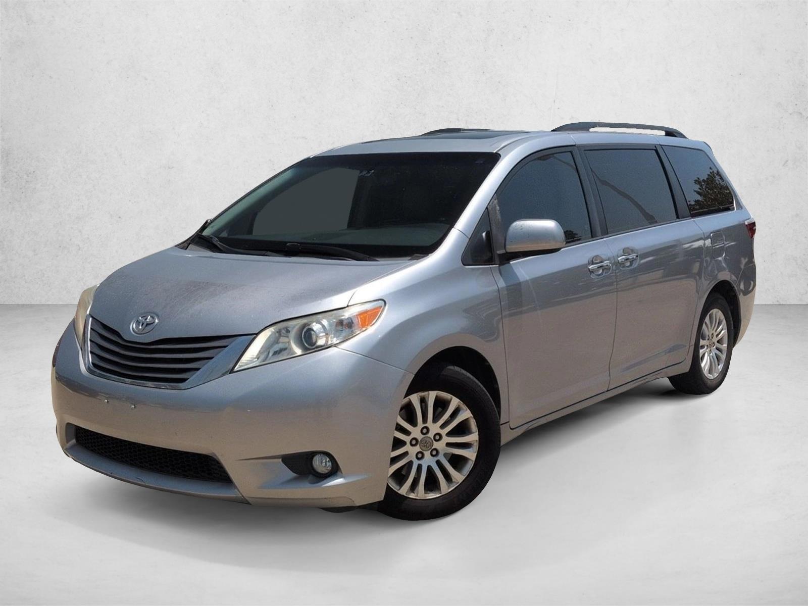 Thumbnail: 2017 Toyota Sienna - 1