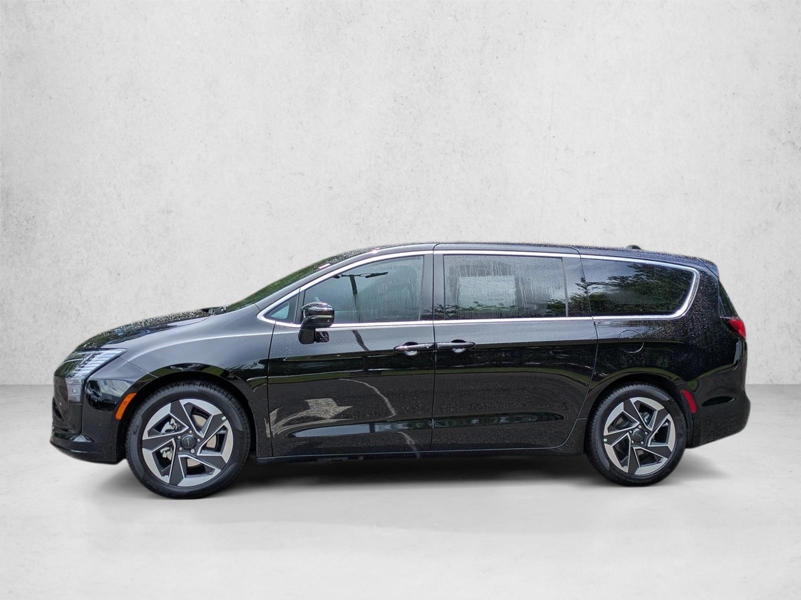 Thumbnail: 2027 Chrysler Pacifica - 2