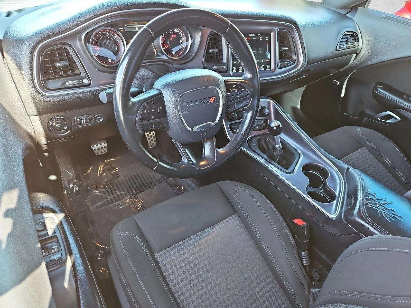 Thumbnail: 2017 Dodge Challenger - 3