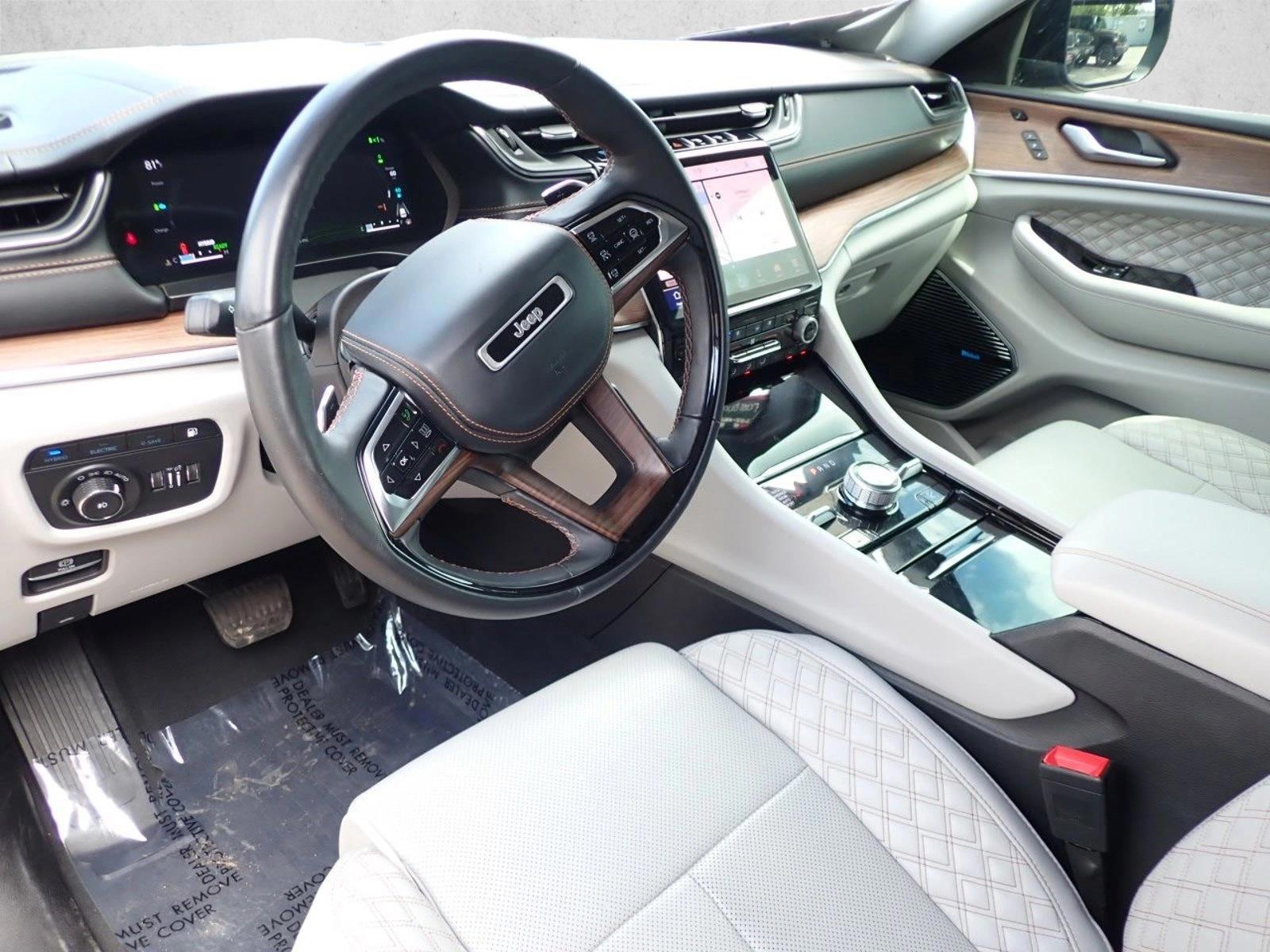 Thumbnail: 2022 Jeep Grand Cherokee - 3