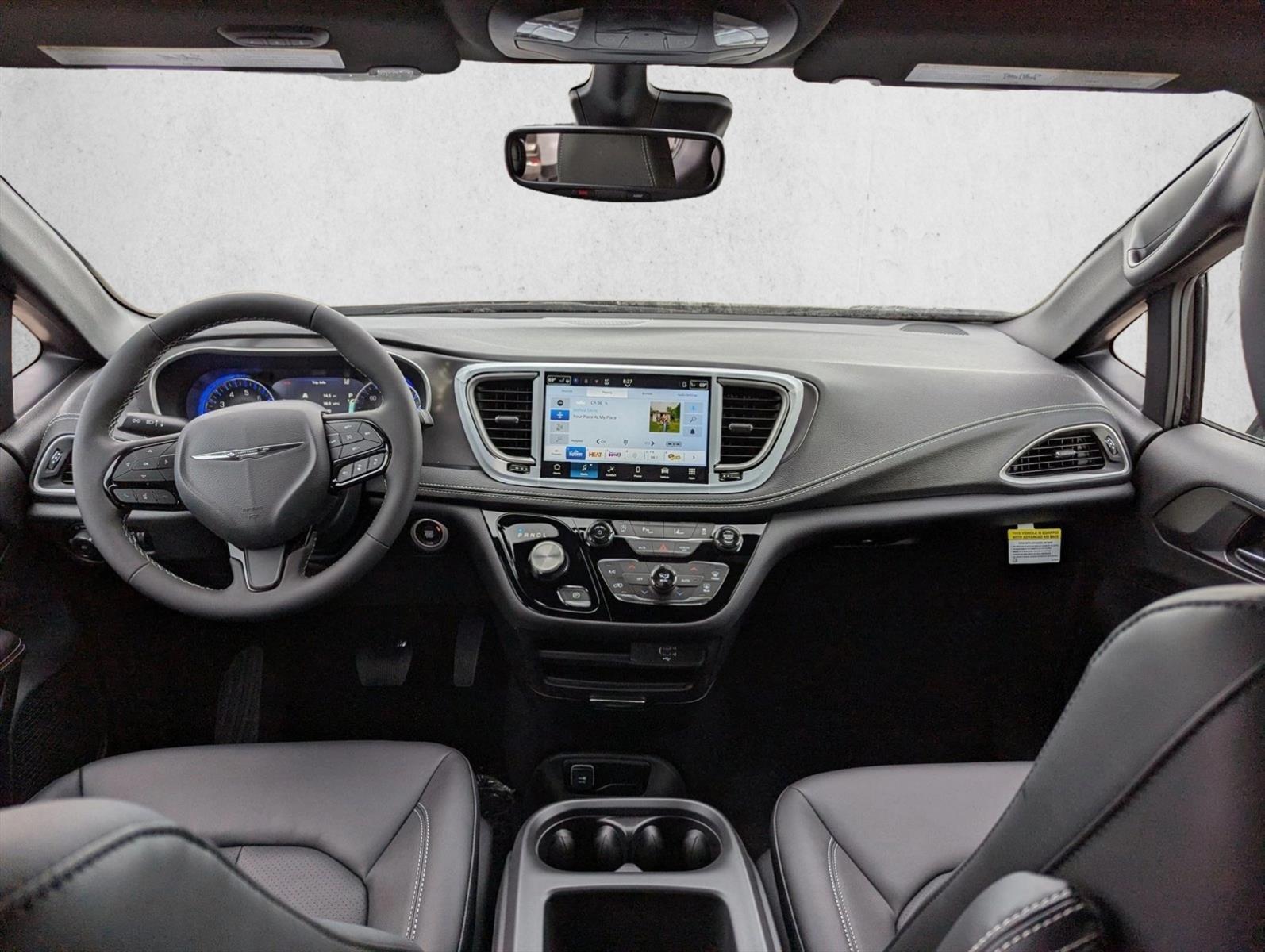 Thumbnail: 2026 Chrysler Pacifica - 4