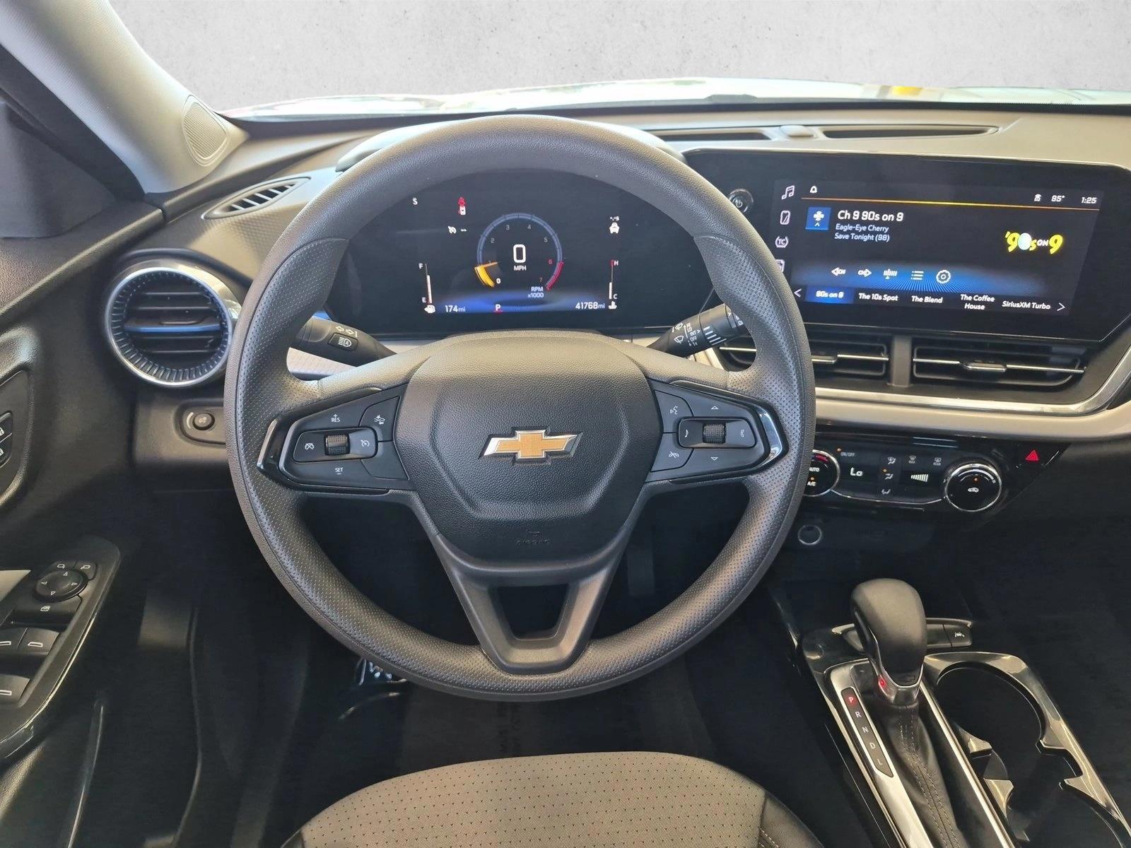 2025 Chevrolet Trax LT - Photo 13