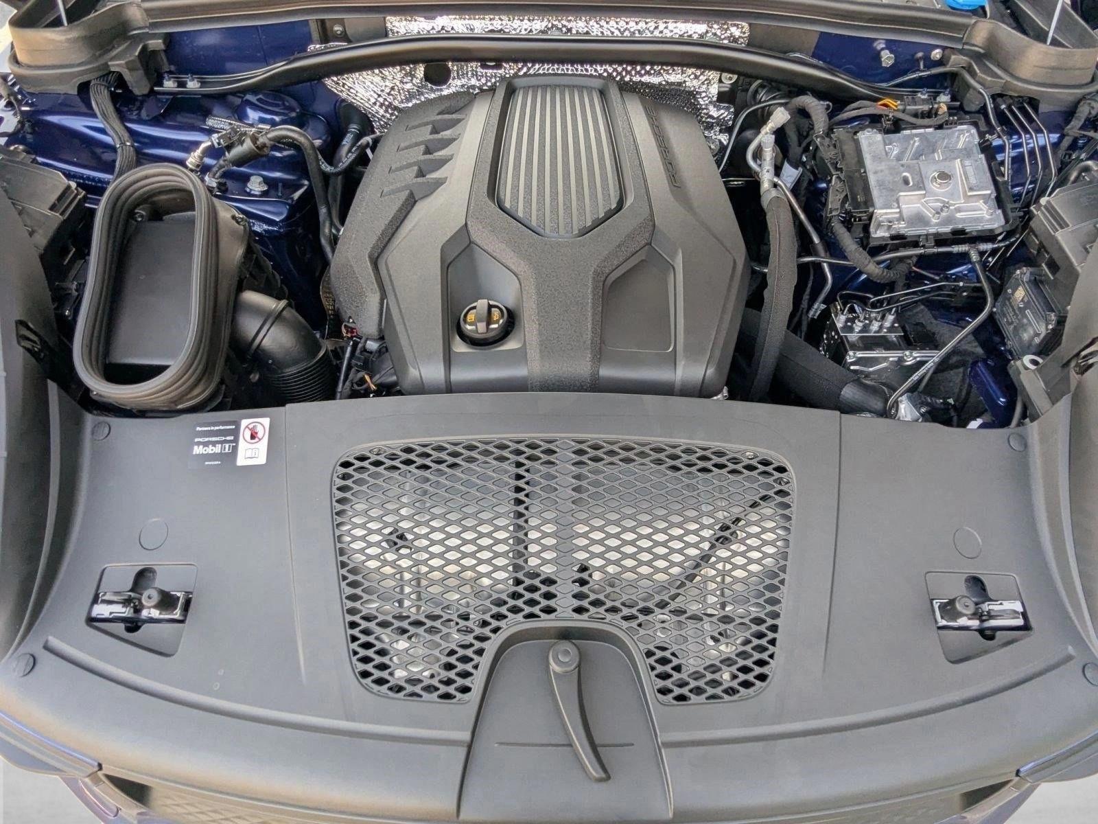 2026 Porsche Macan T - Photo 28