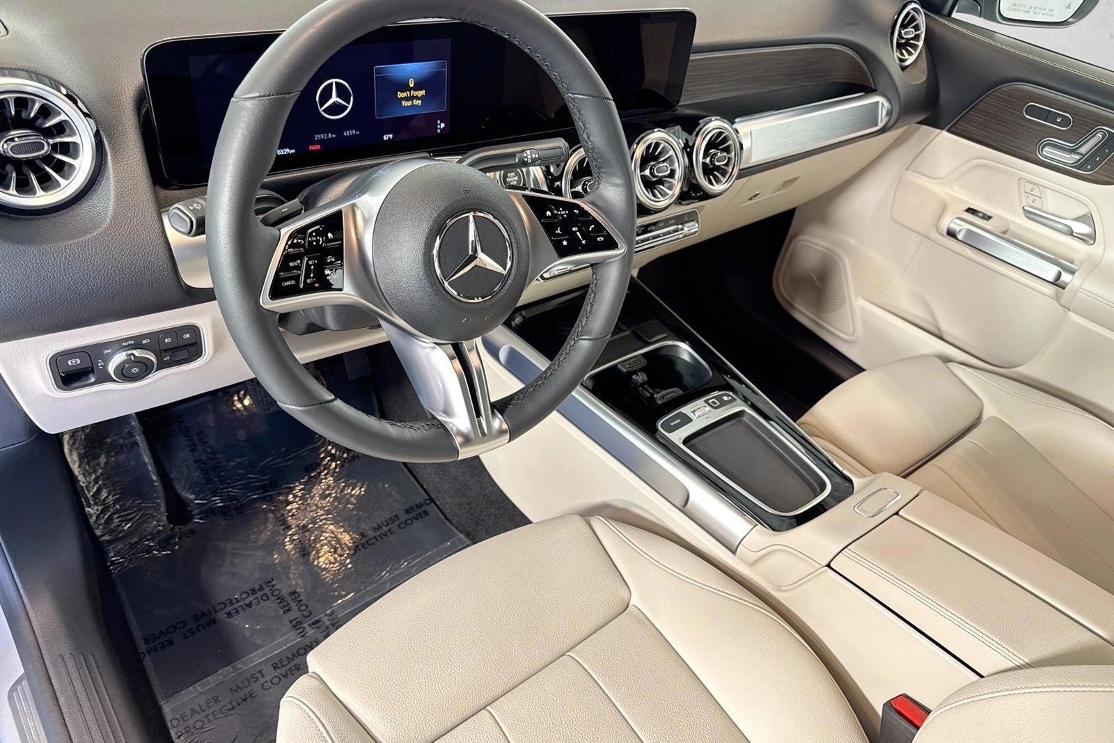 Thumbnail: 2026 Mercedes-Benz GLB - 3