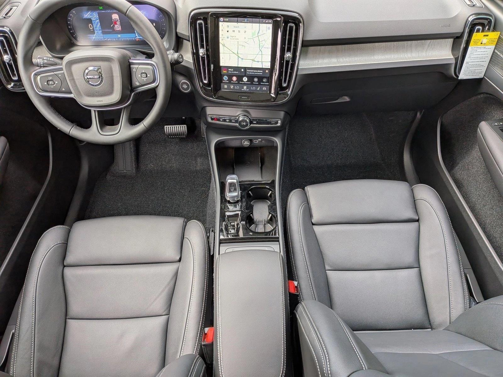 Thumbnail: 2026 Volvo XC40 - 3