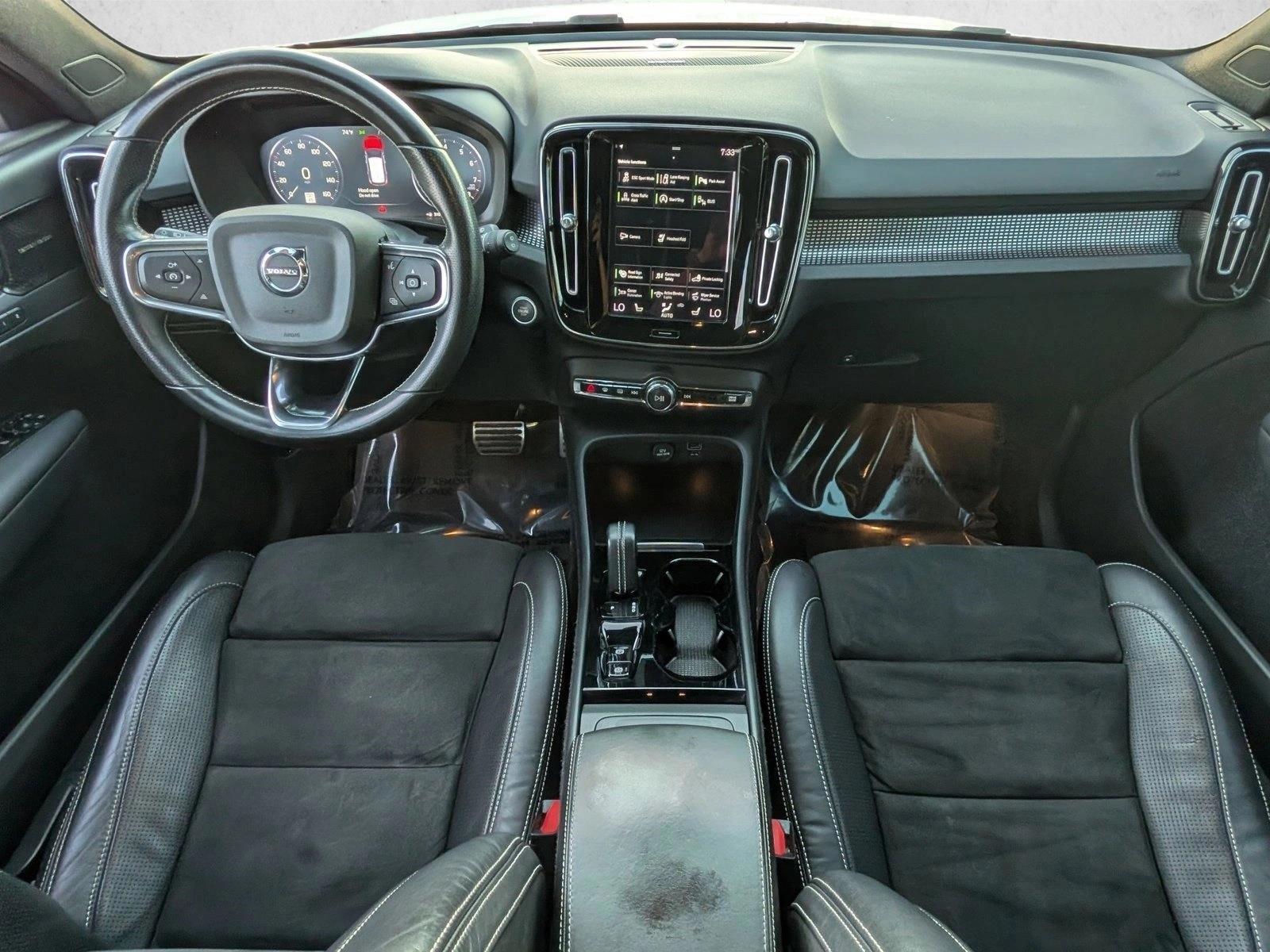 Thumbnail: 2021 Volvo XC40 - 3