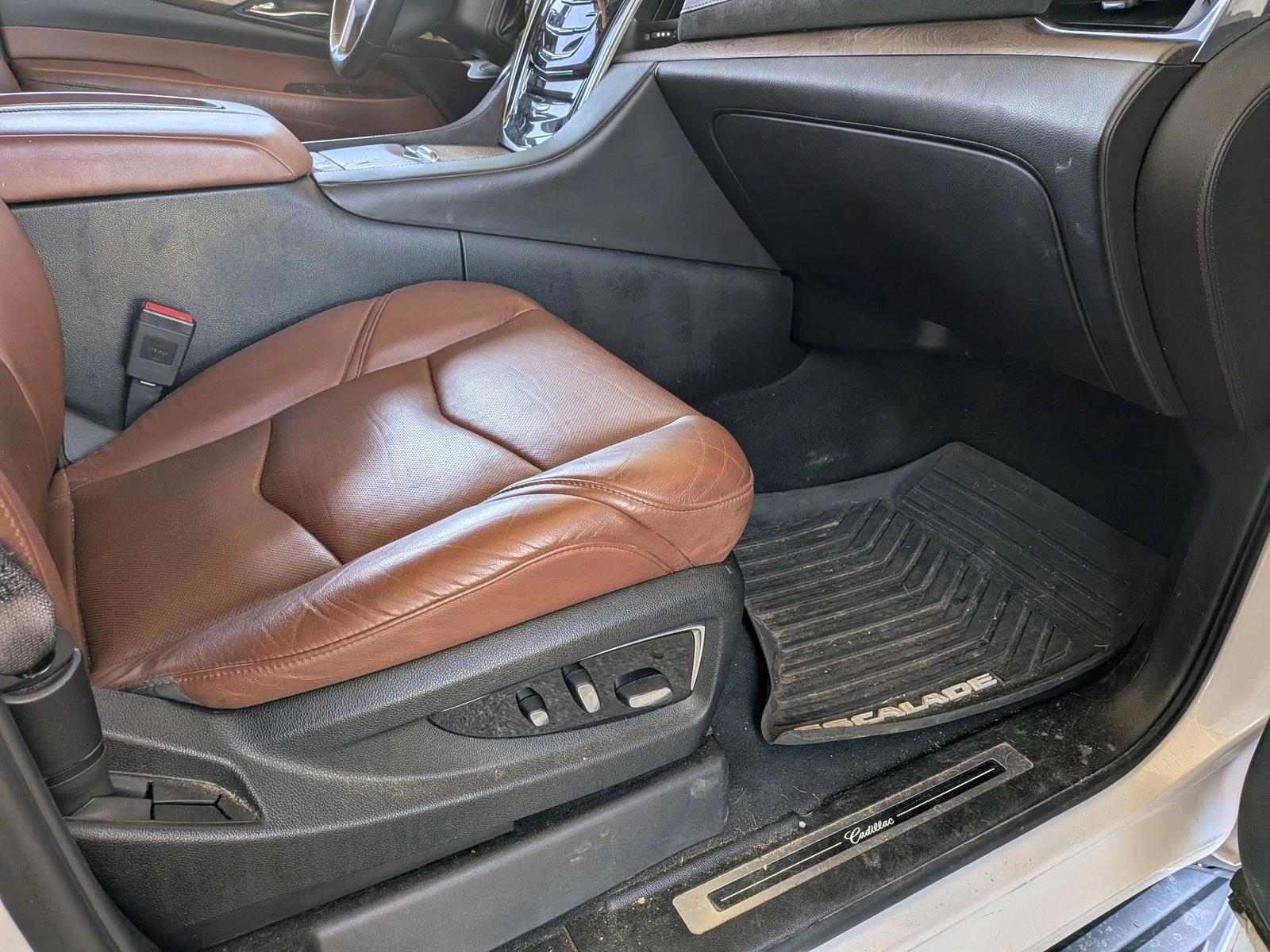 Thumbnail: 2016 Cadillac Escalade - 4