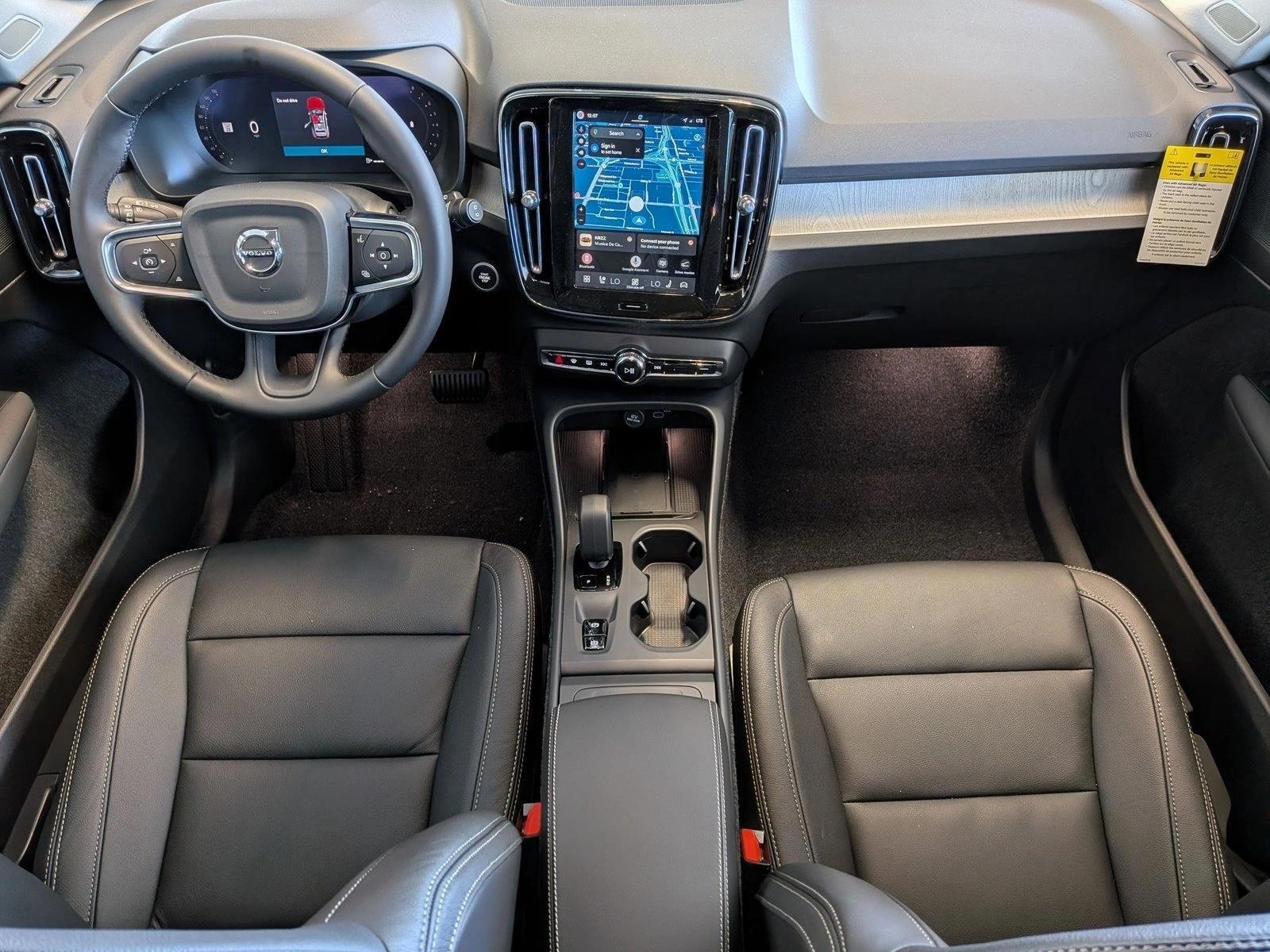 Thumbnail: 2026 Volvo XC40 - 4