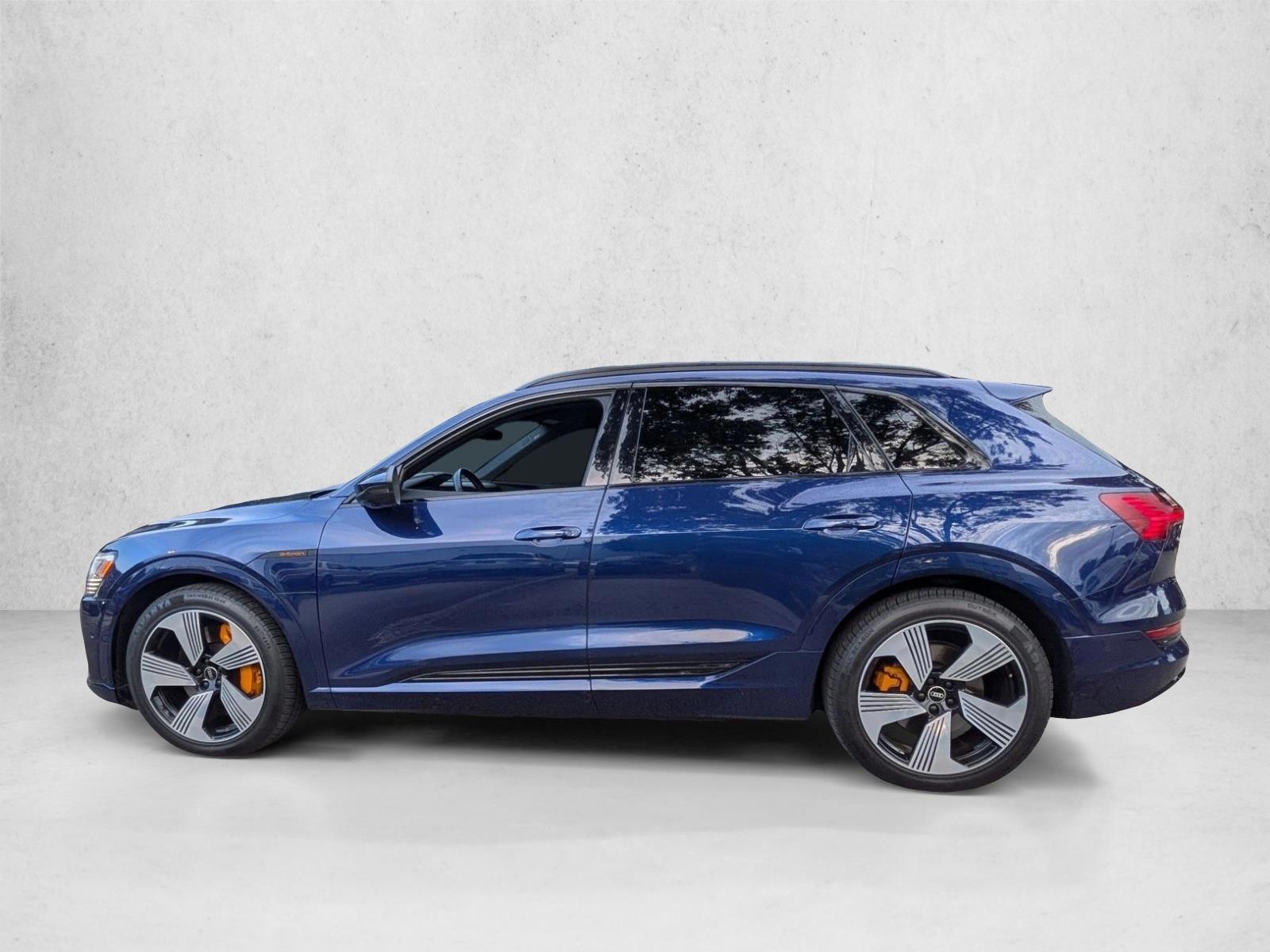 Thumbnail: 2022 Audi e-tron - 2