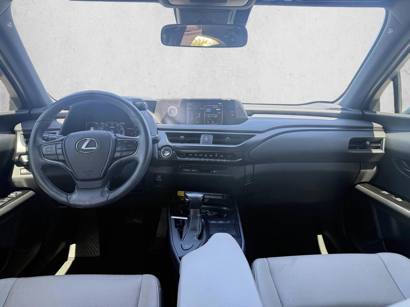 Thumbnail: 2020 Lexus UX - 3