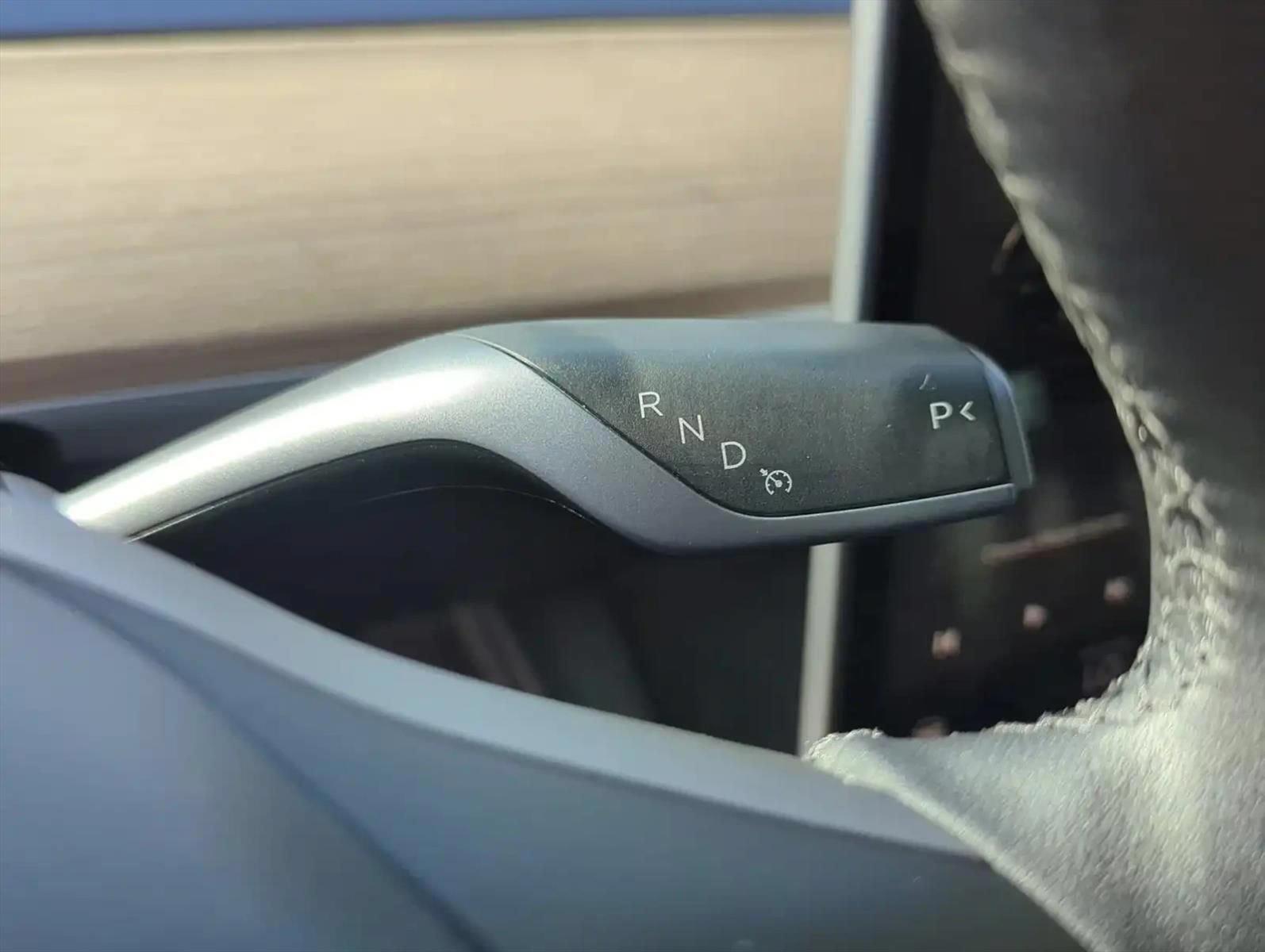 2023 Tesla Model Y Long Range - Photo 18