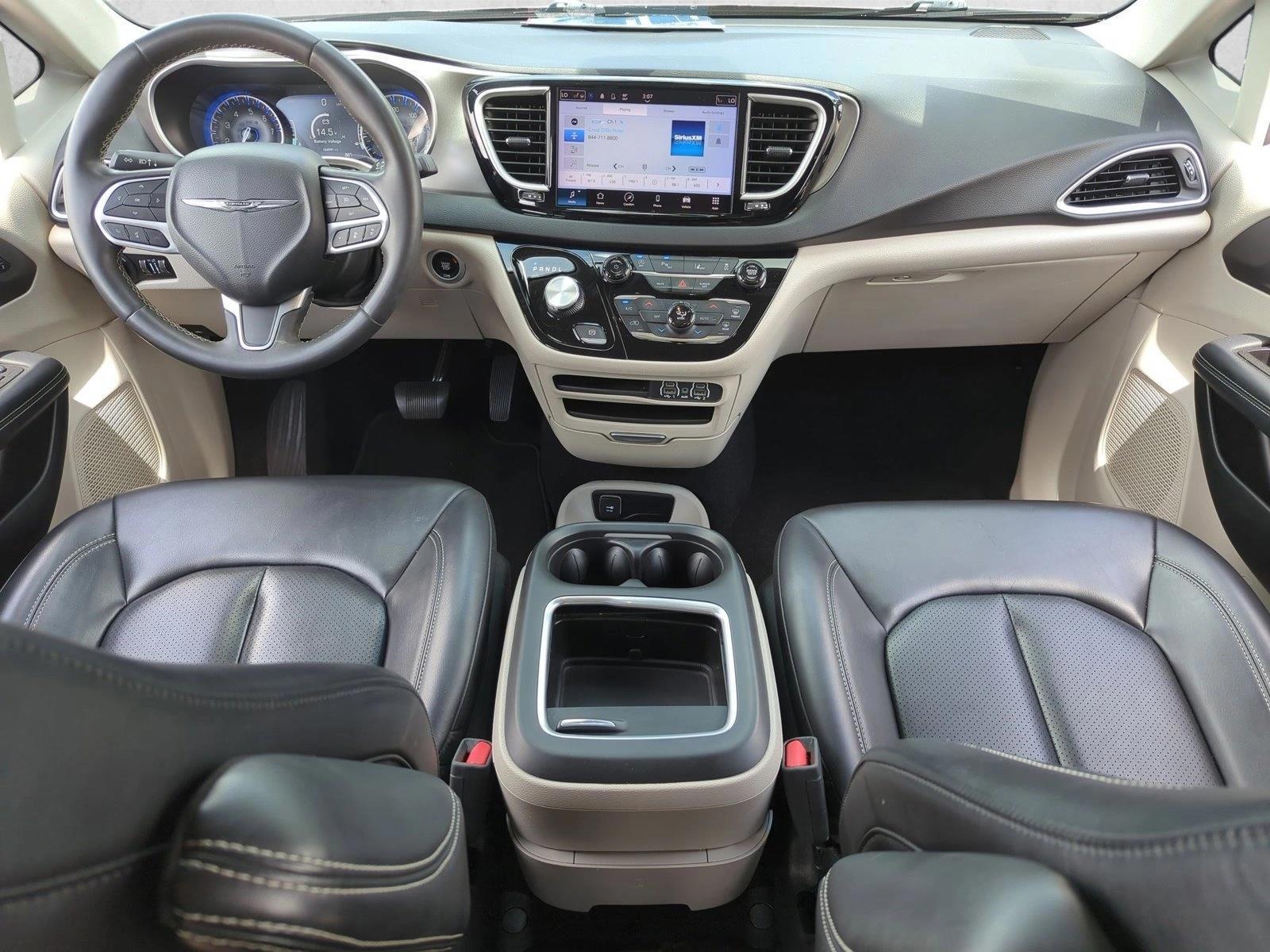Thumbnail: 2023 Chrysler Pacifica - 3