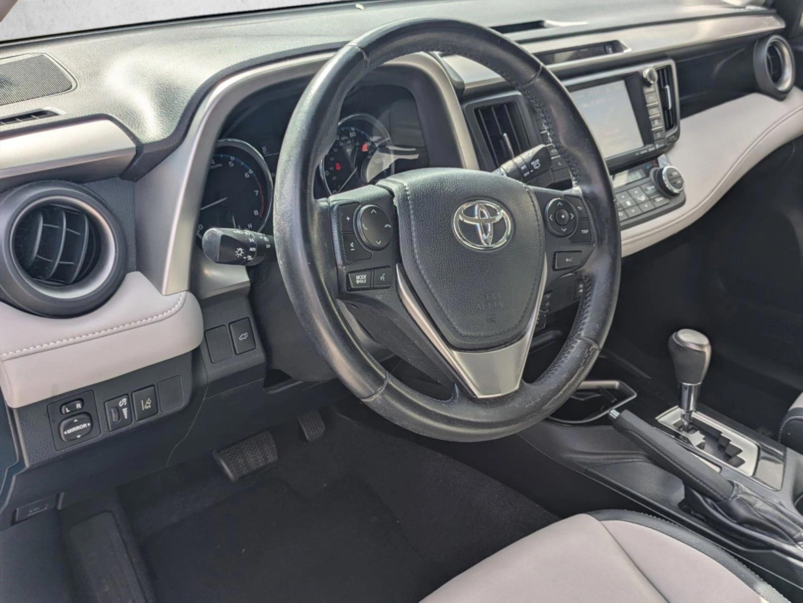 Thumbnail: 2016 Toyota RAV4 - 3