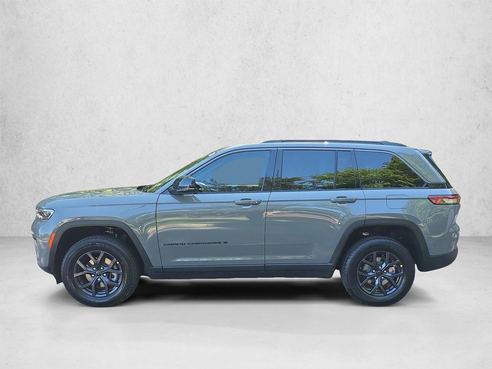 Thumbnail: 2027 Jeep Grand Cherokee - 2