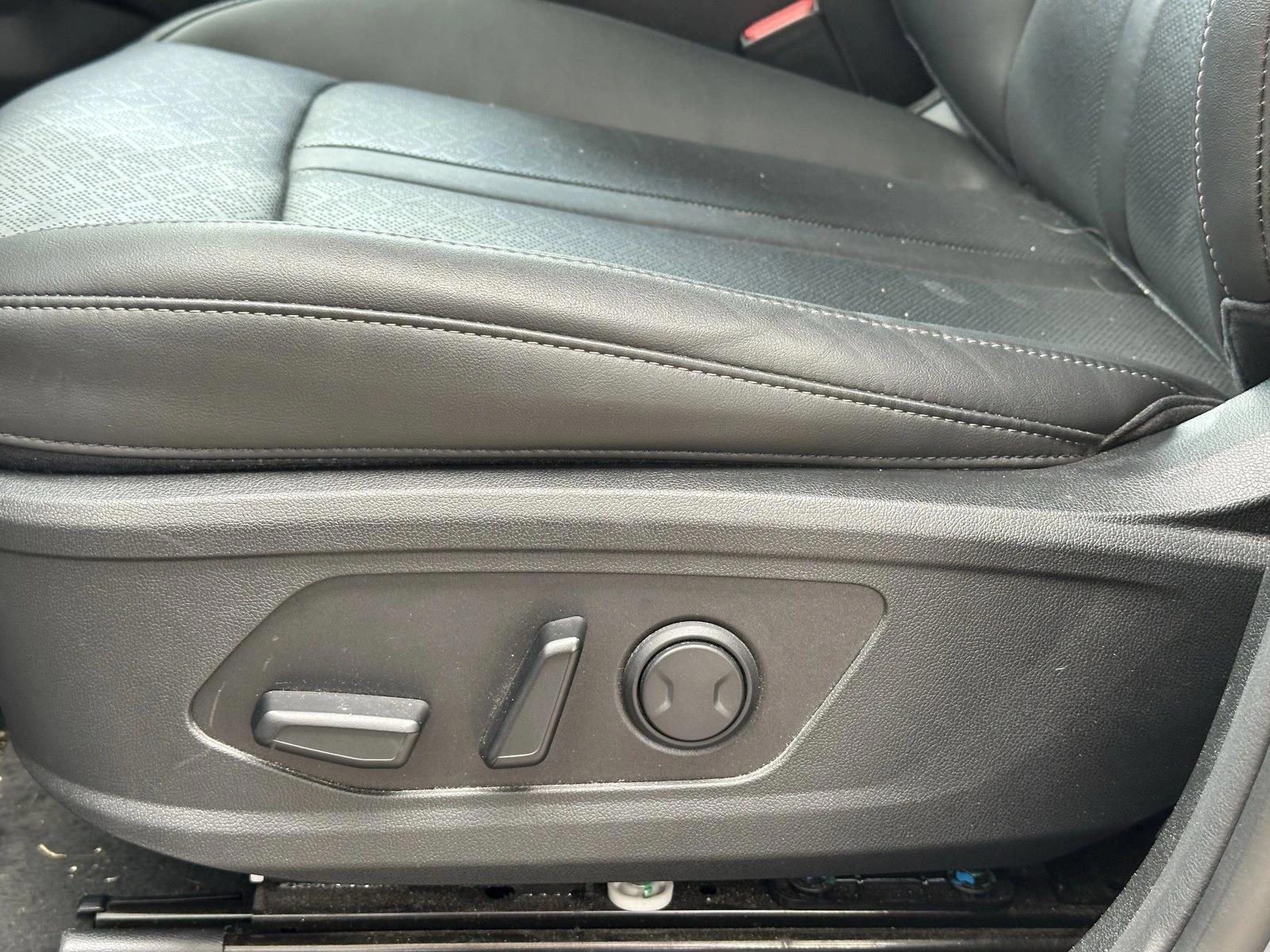 Thumbnail: 2023 Kia Sorento - 4