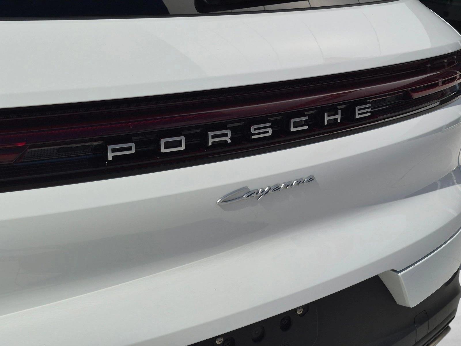 2025 Porsche Cayenne Base - Photo 13
