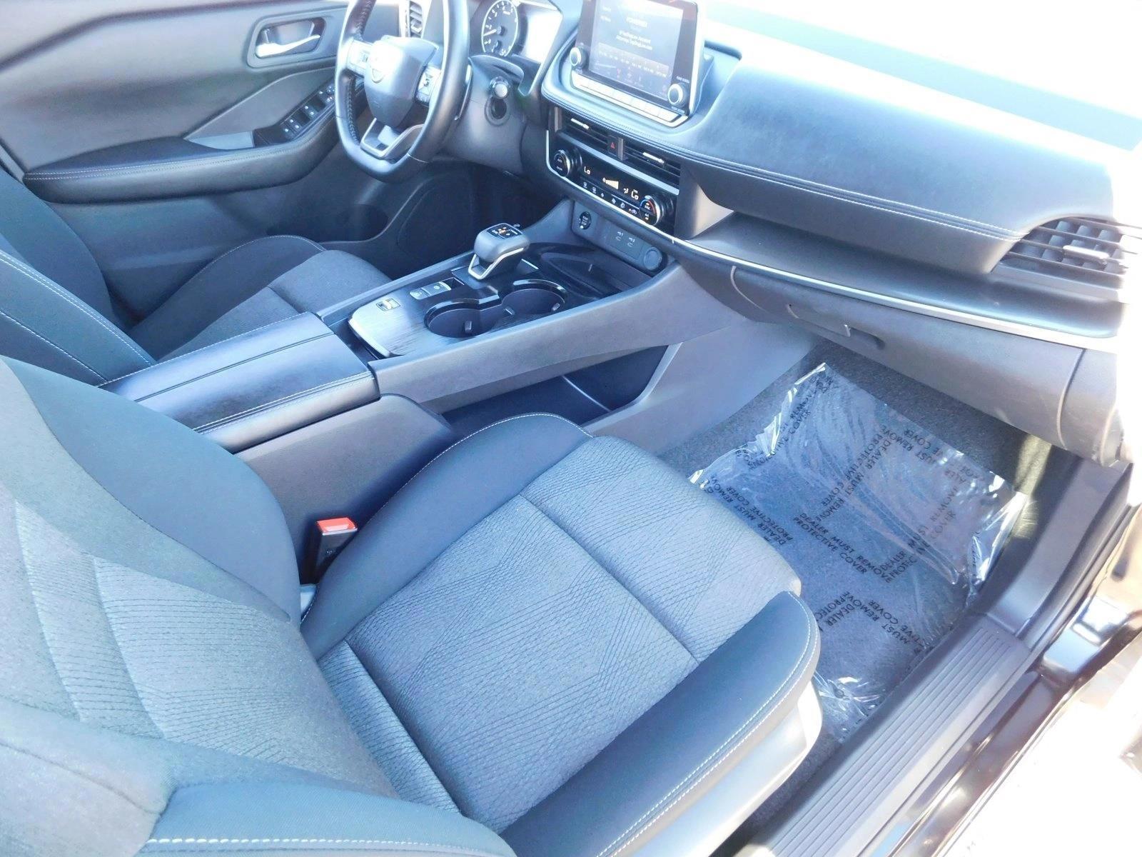 2025 Nissan Rogue SV - Photo 28