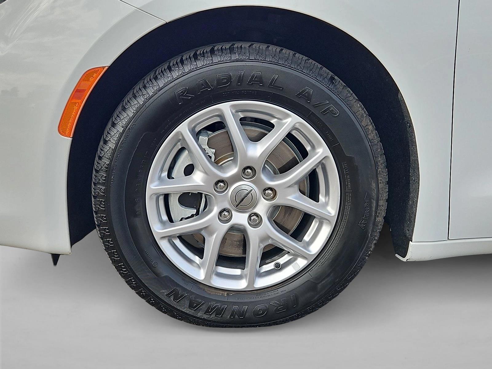2022 Chrysler Voyager LX - Photo 23