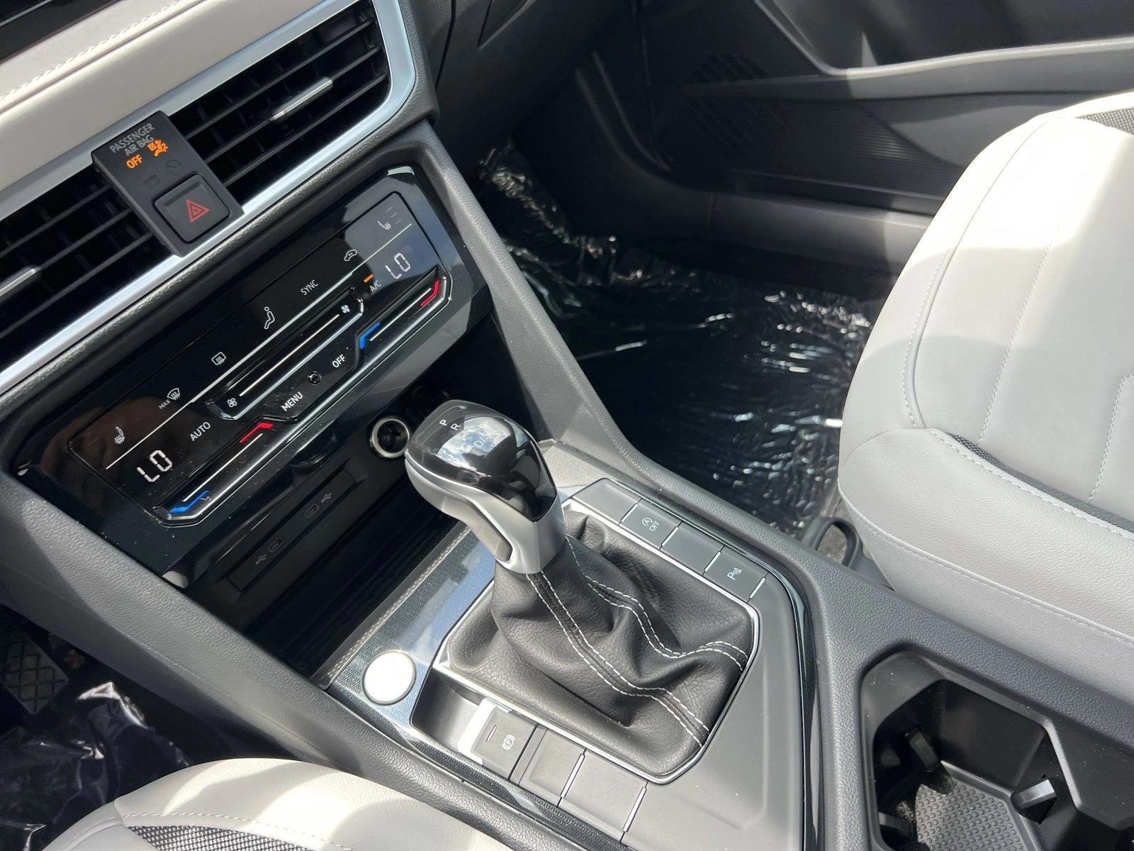 2025 Volkswagen Taos SE - Photo 13