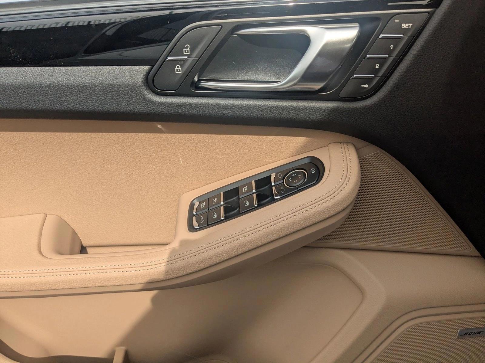 2026 Porsche Macan T - Photo 13