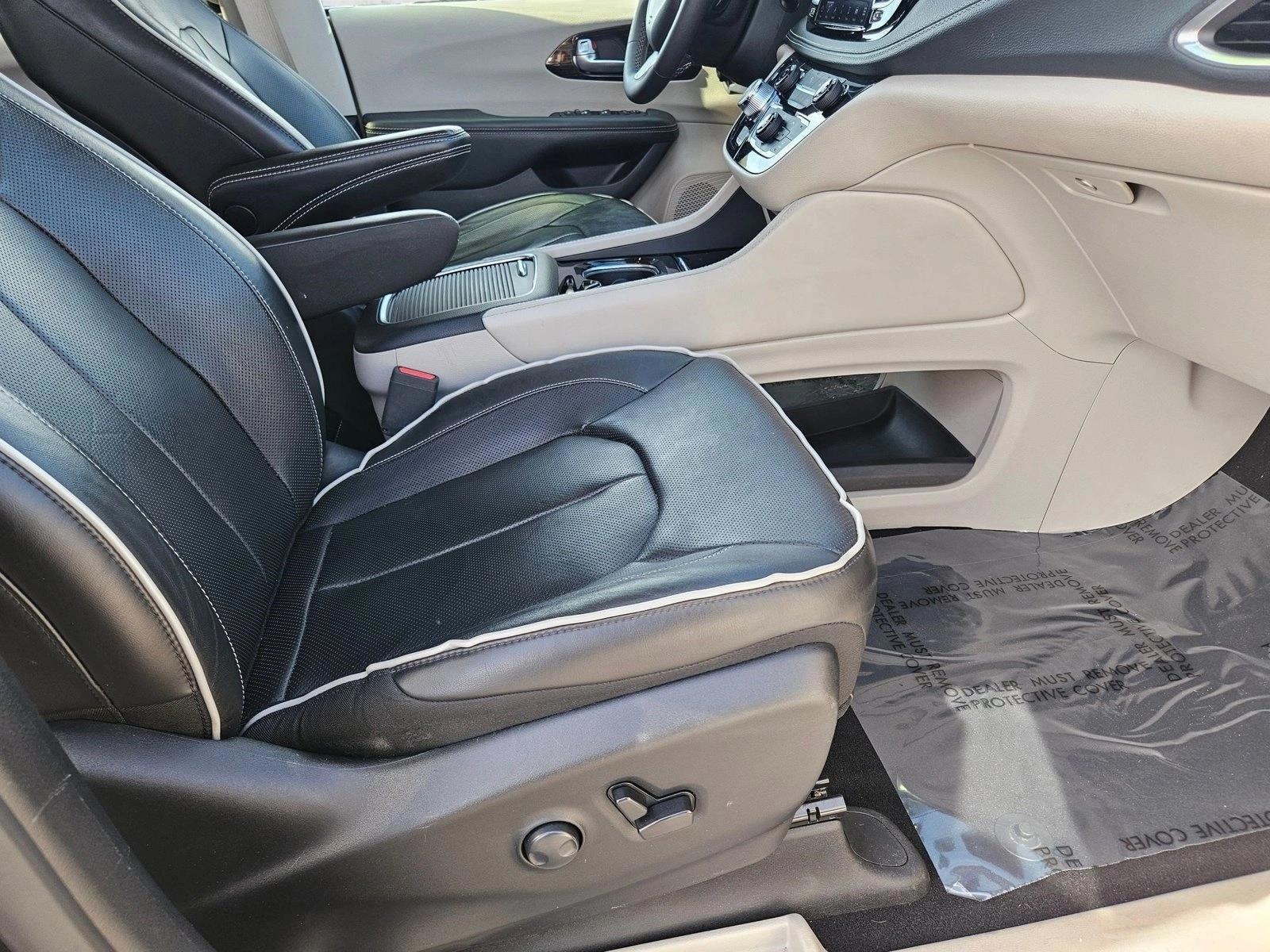 Thumbnail: 2023 Chrysler Pacifica - 5