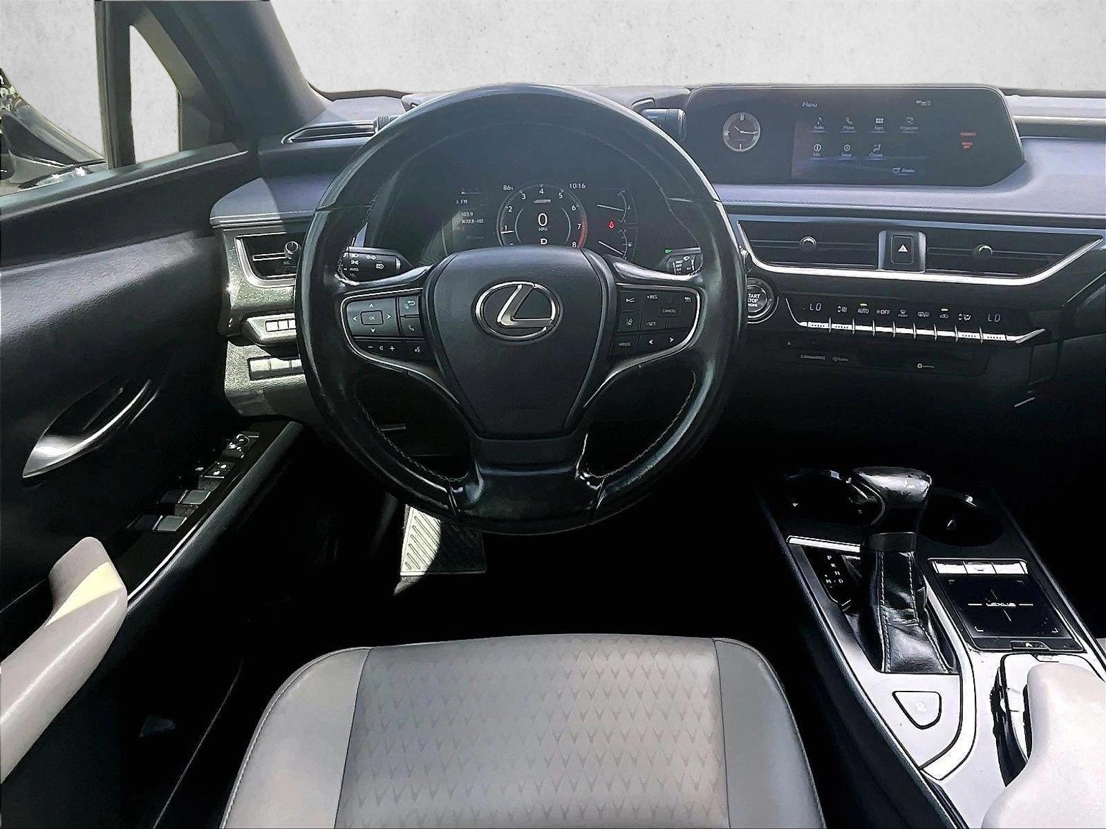 Thumbnail: 2019 Lexus UX - 3