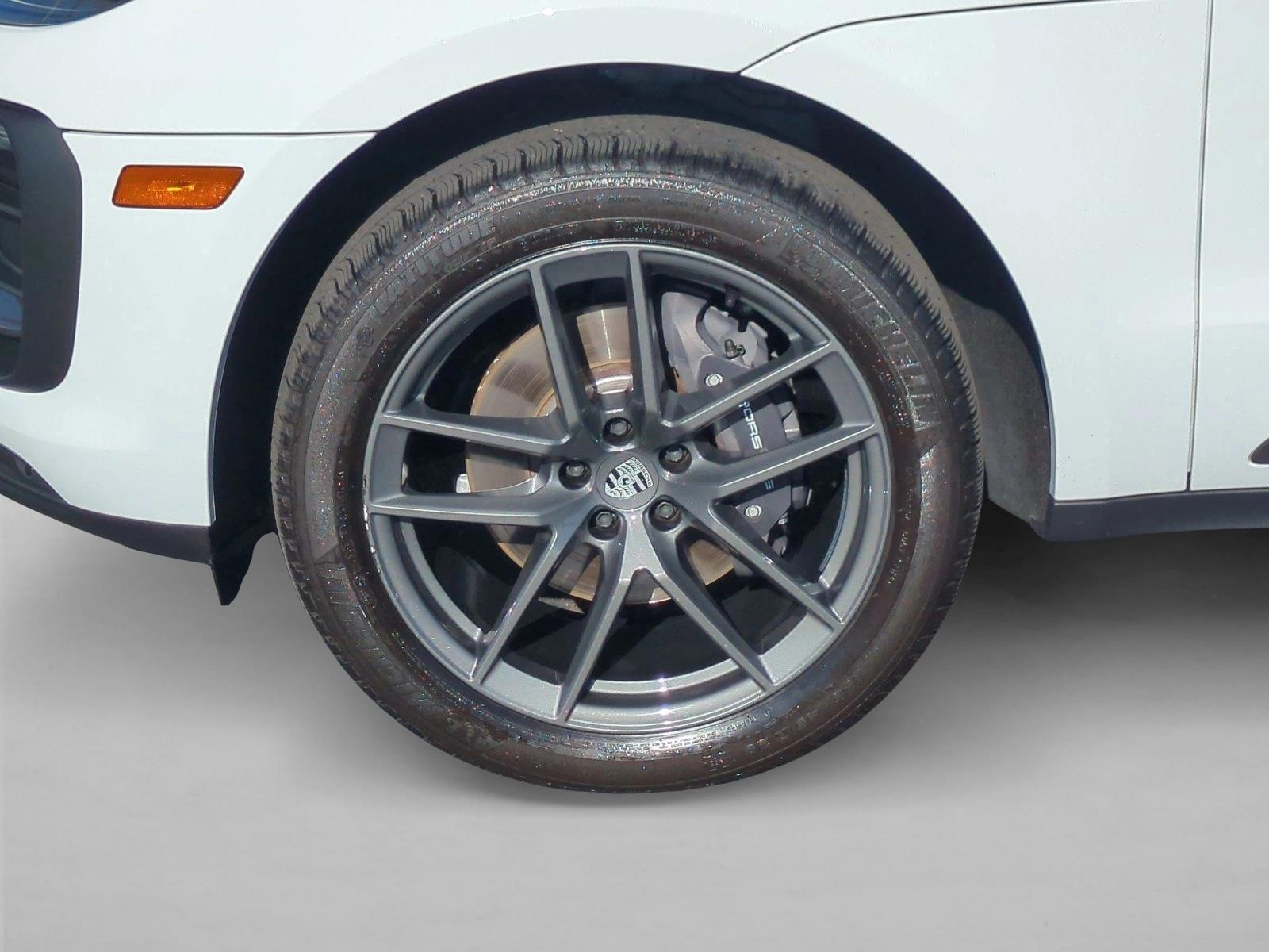 2025 Porsche Macan T - Photo 26