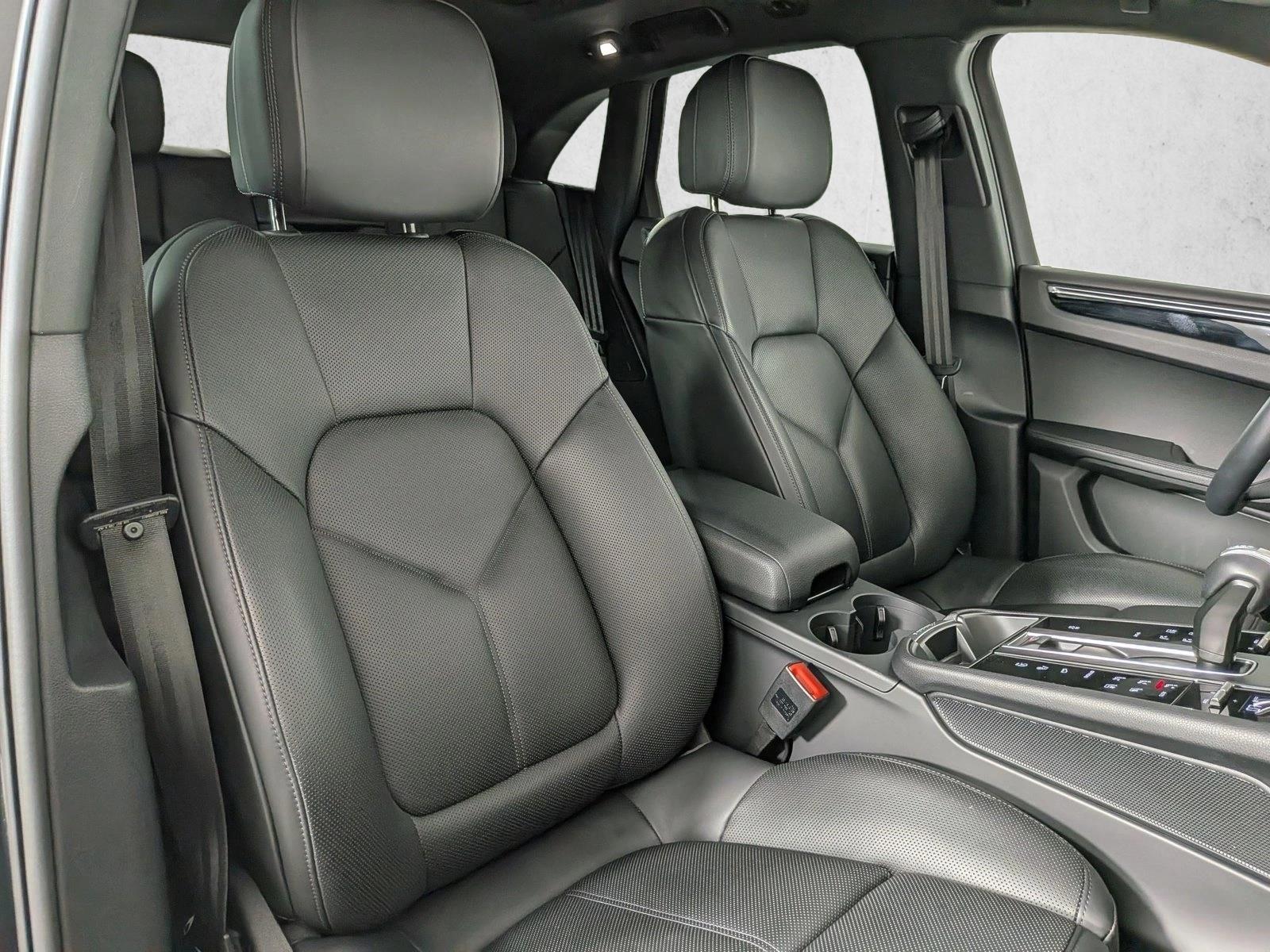 2026 Porsche Macan T - Photo 23