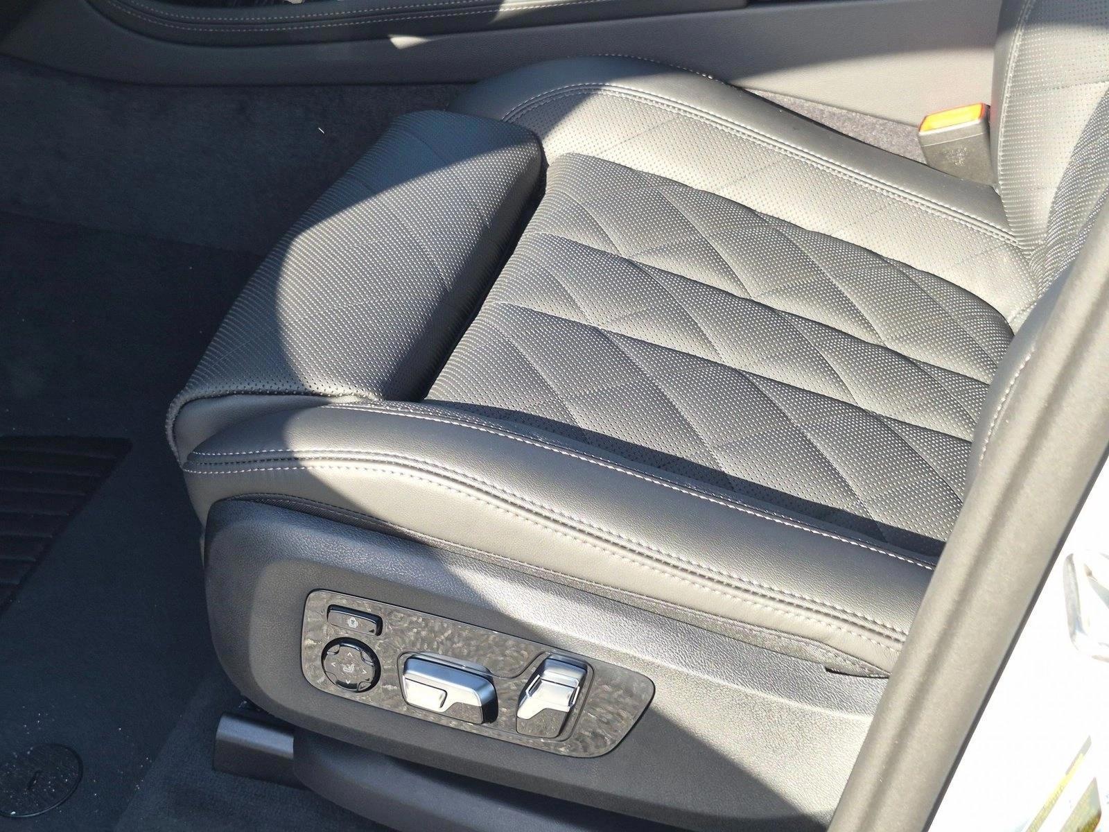 Thumbnail: 2027 BMW X7 - 4